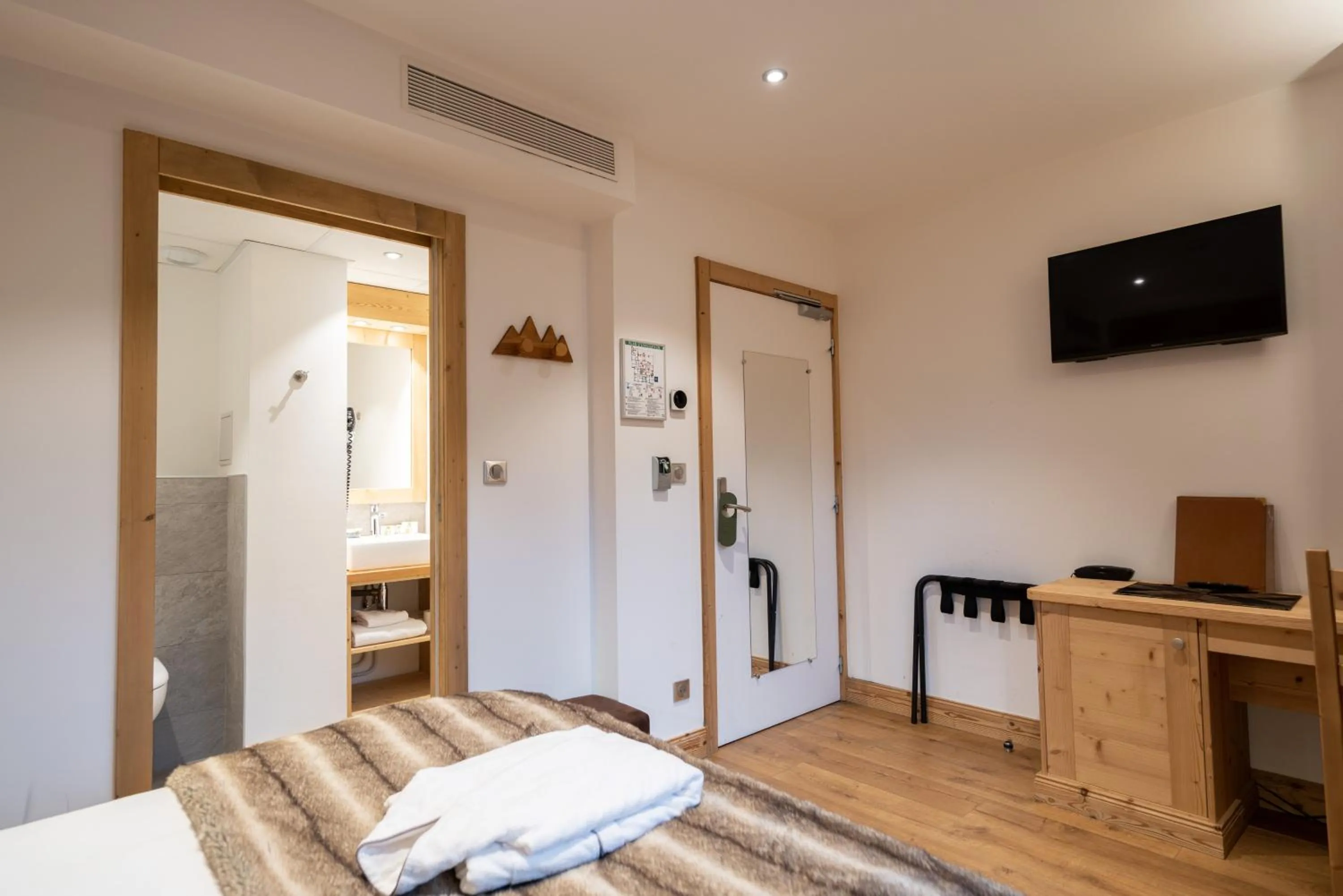 Photo of the whole room, Bed in La Ferme Du Lac