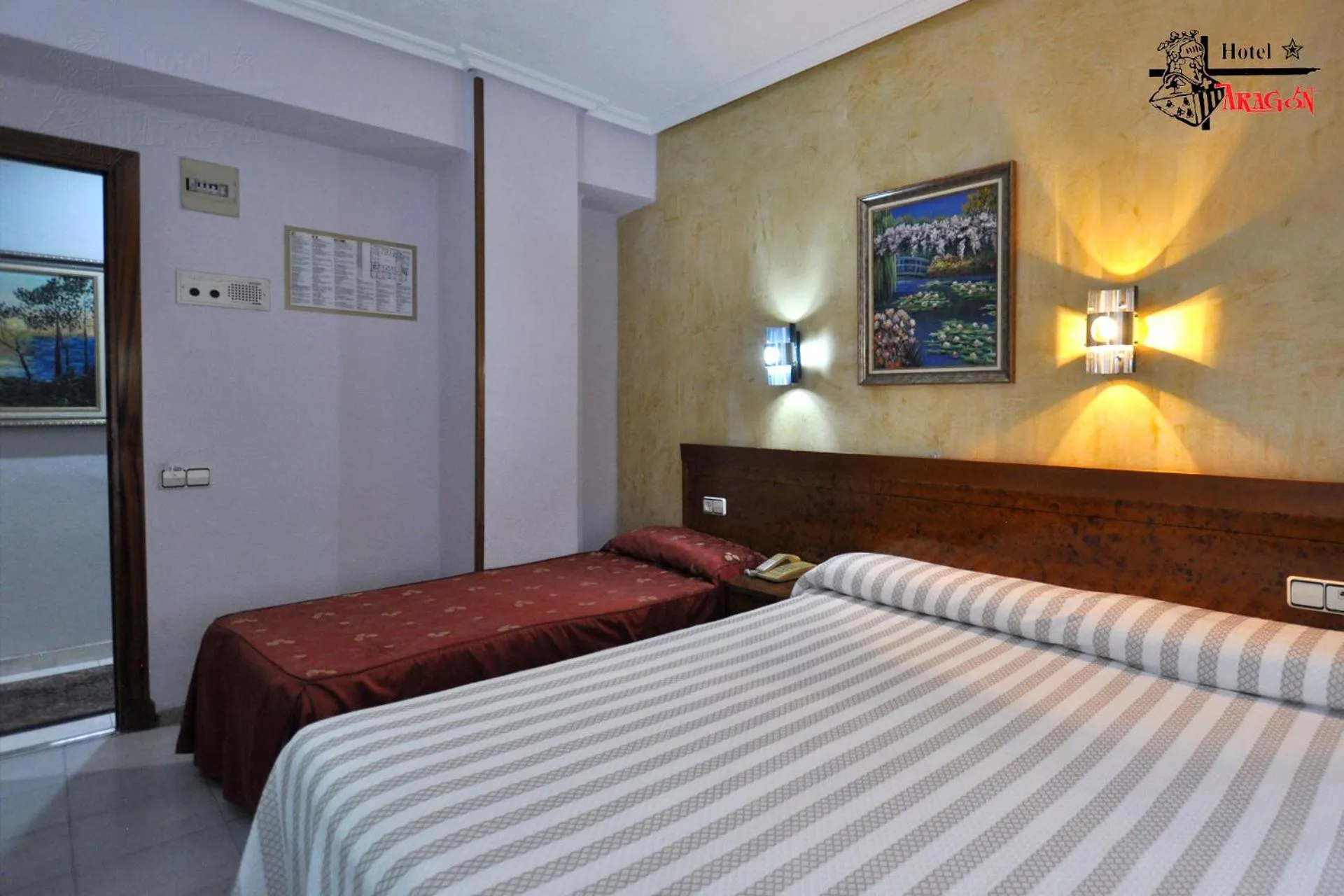 Bed in Hotel Aragón