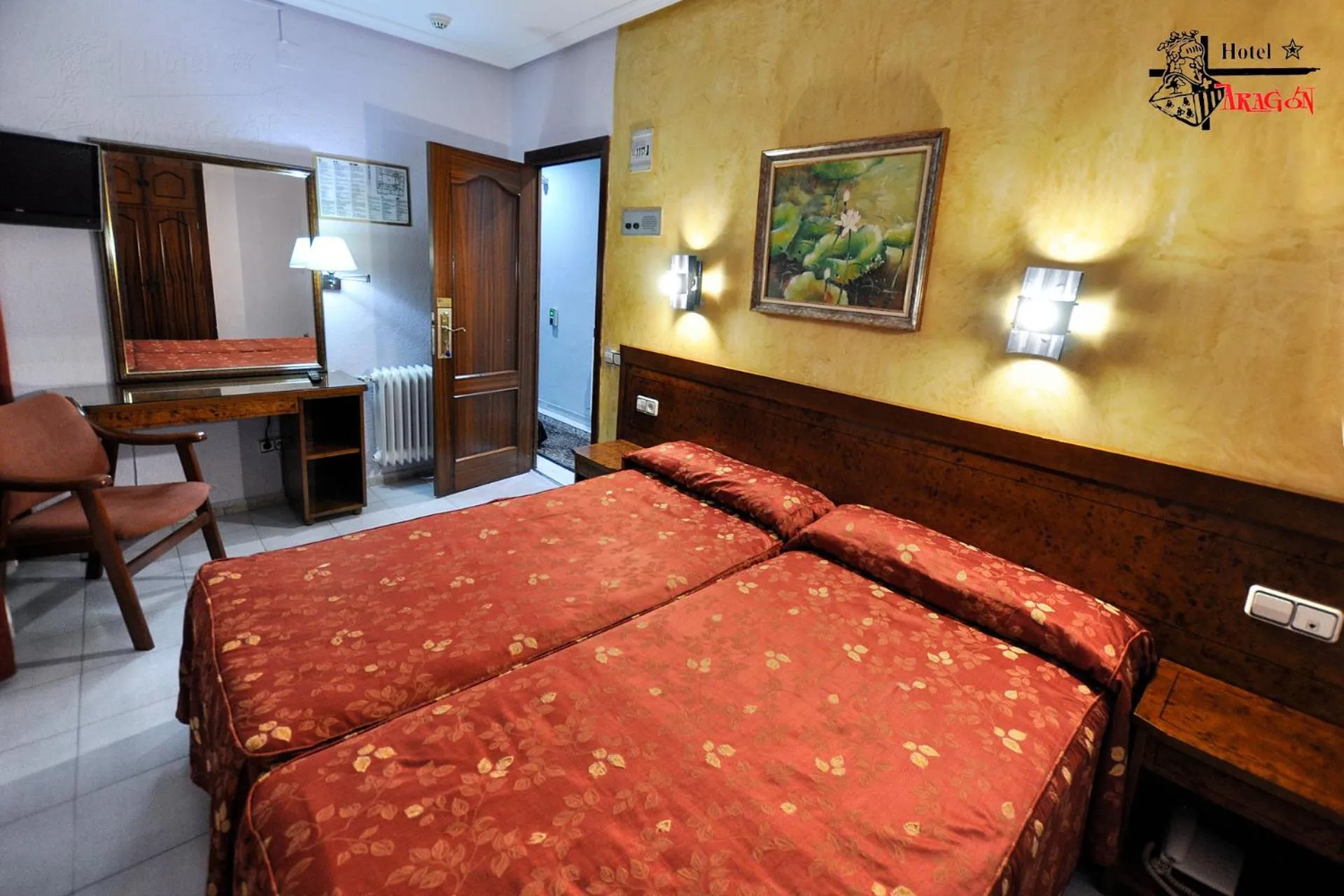Bed in Hotel Aragón