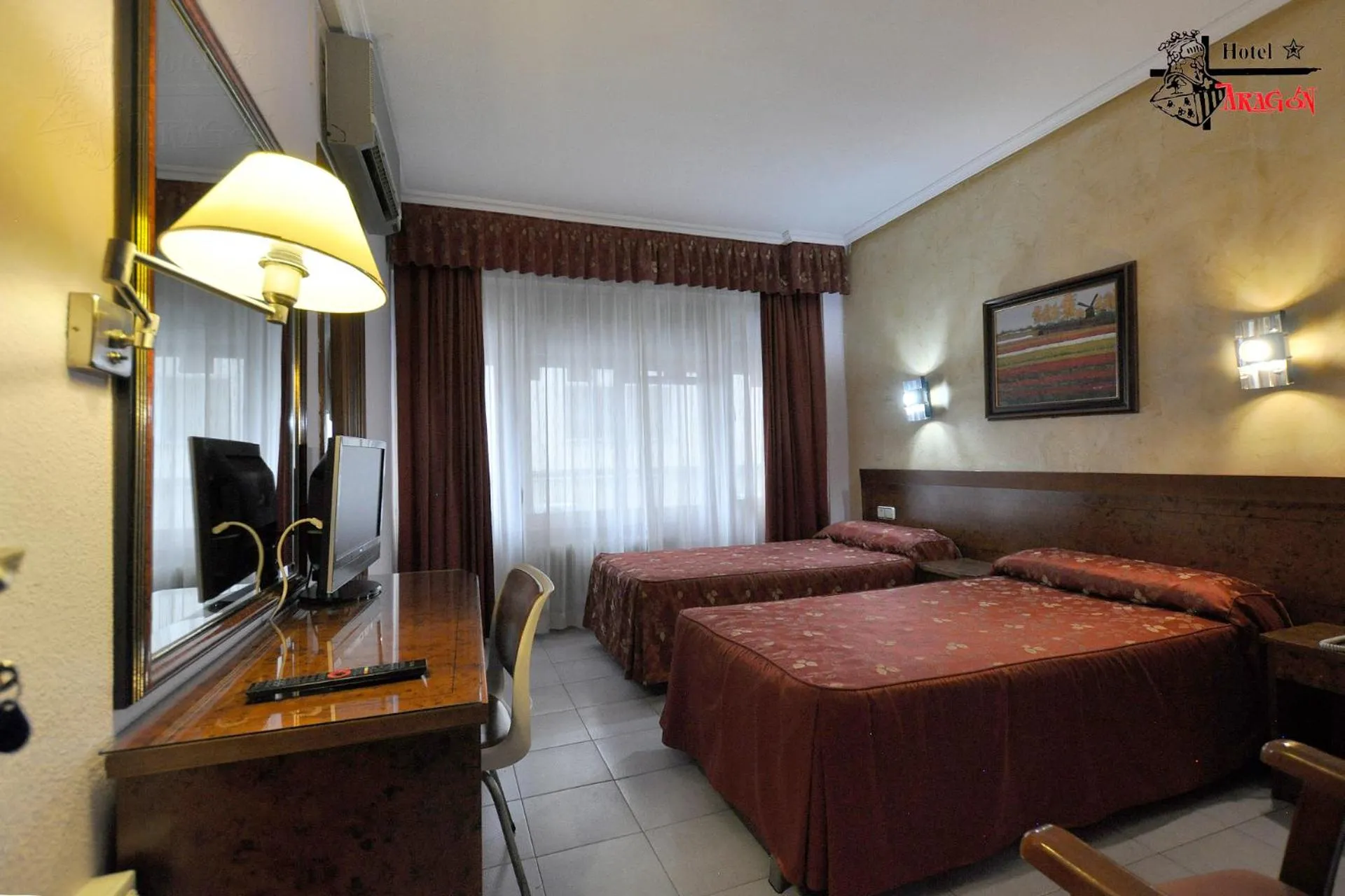 Bed in Hotel Aragón