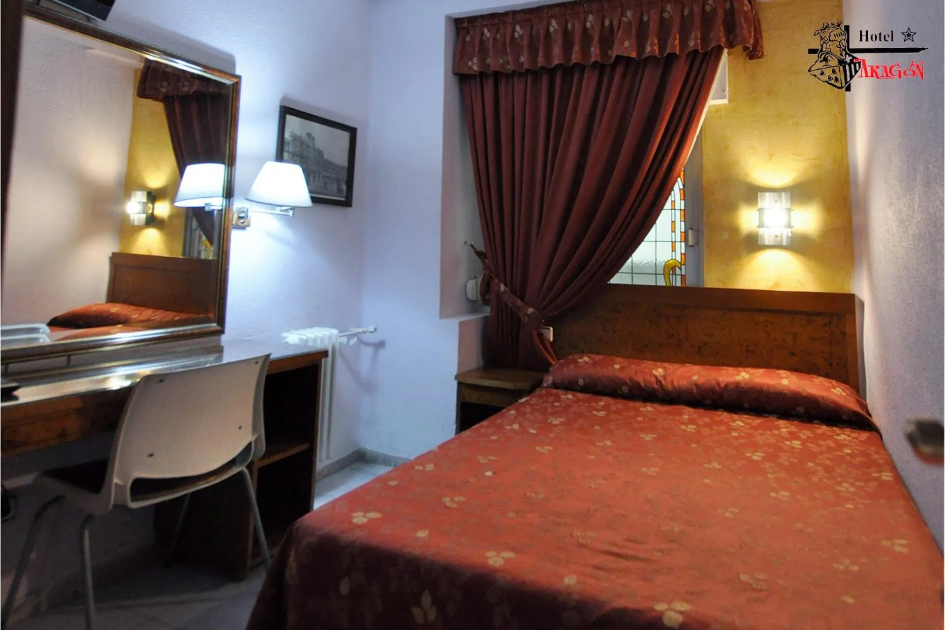 Bed in Hotel Aragón