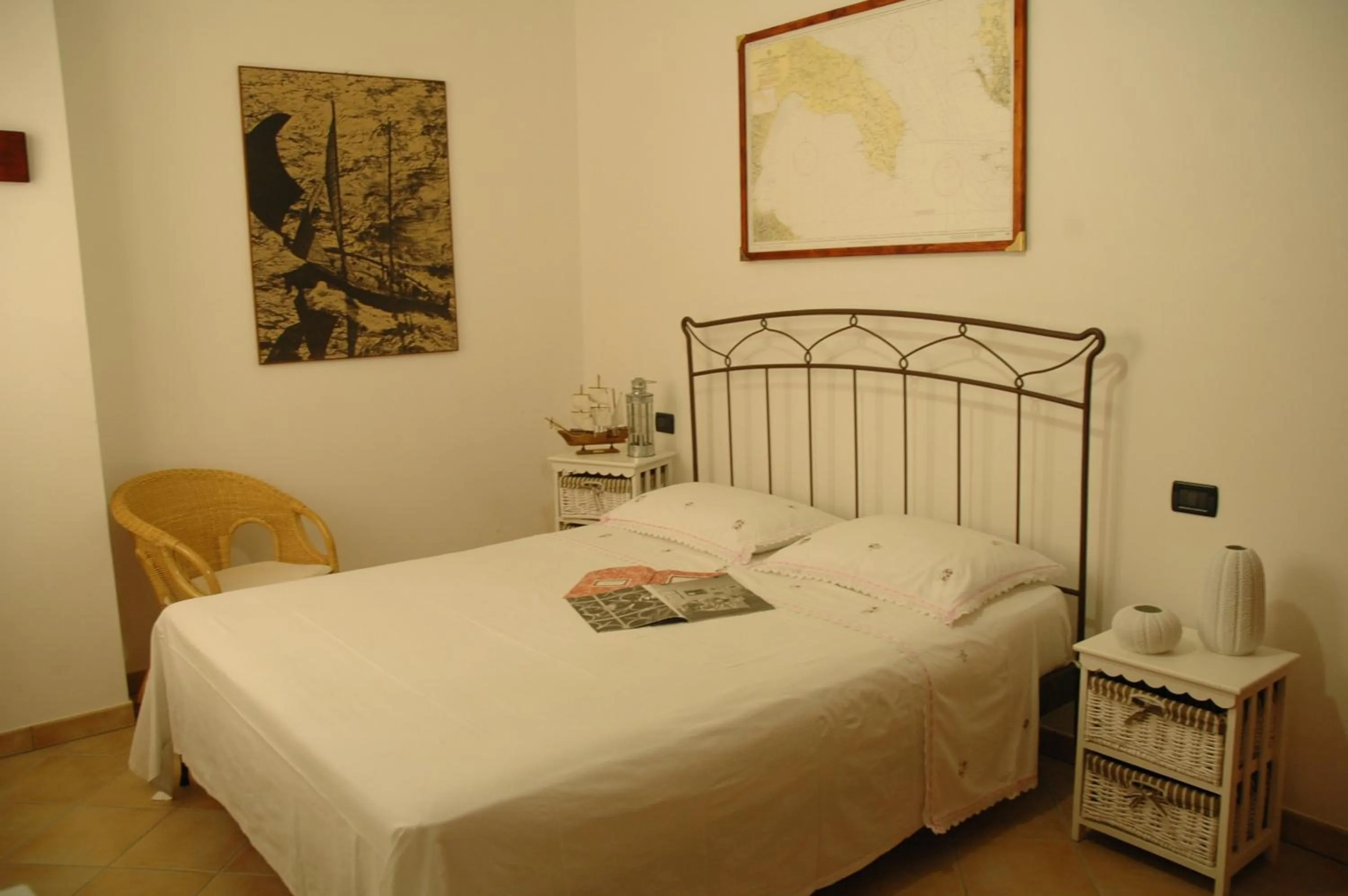 Decorative detail, Bed in Antico Camino B&B