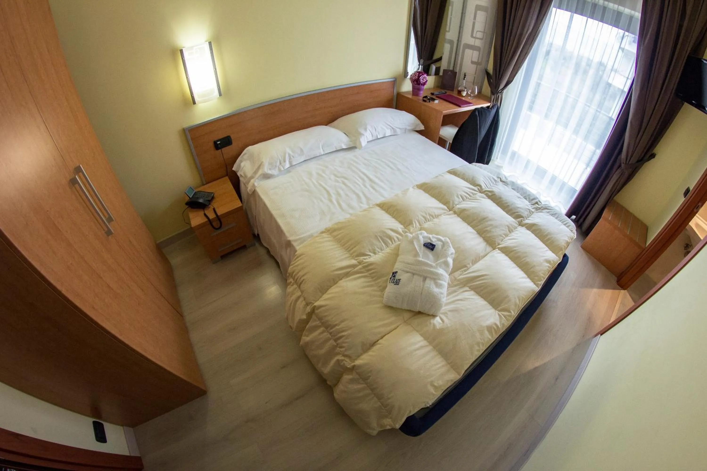 Photo of the whole room, Bed in Best Western Hotel Class Lamezia