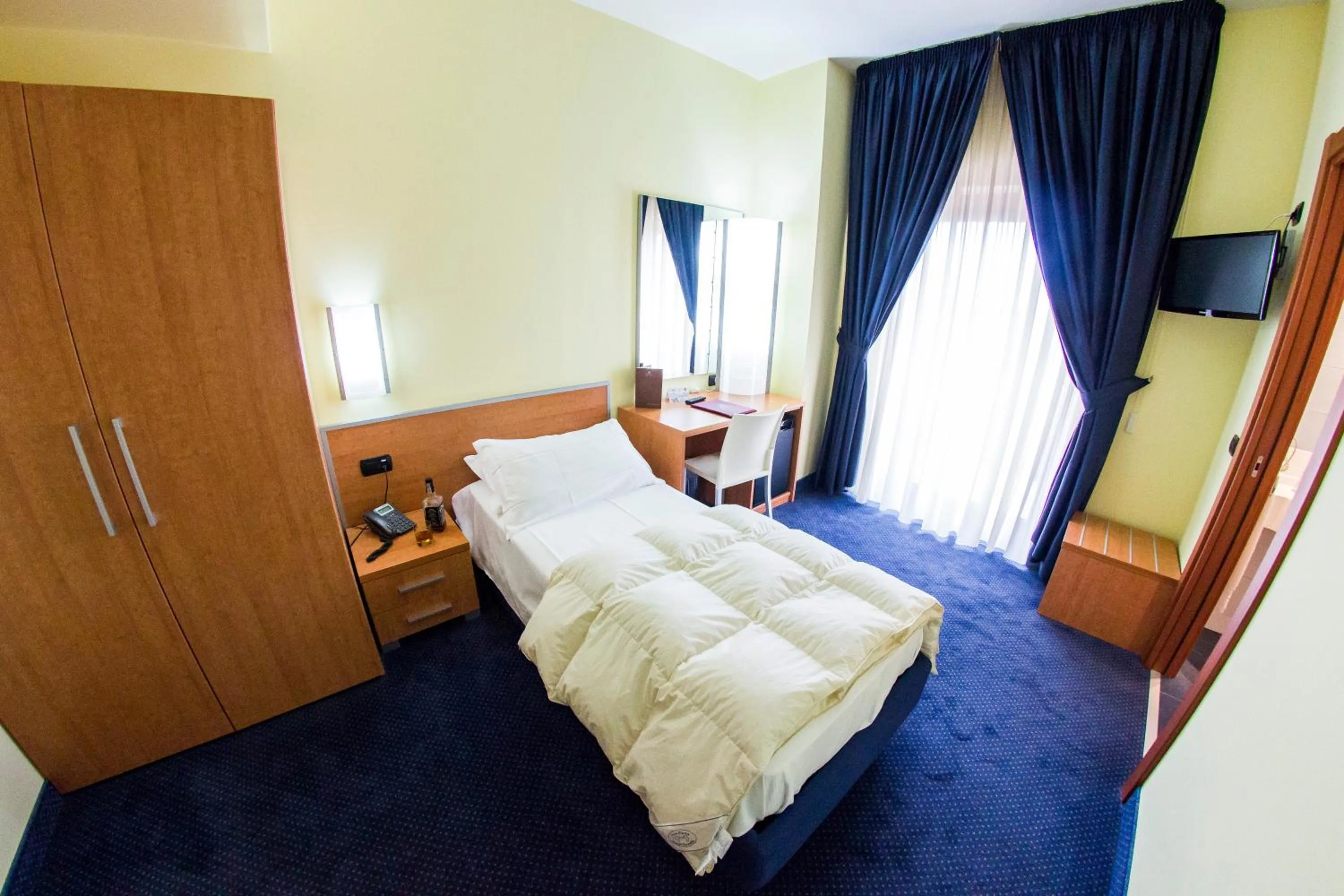 Photo of the whole room, Bed in Best Western Hotel Class Lamezia