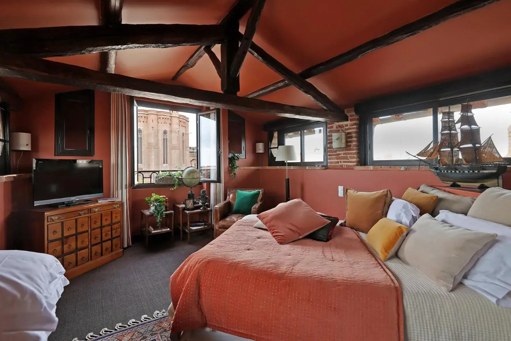 Laperouse Double Room - Top Floor in Chambres d'hôtes La Tour Sainte-Cécile Laperouse Double Room - Top Floor in Chambres d'hôtes La Tour Sainte-Cécile