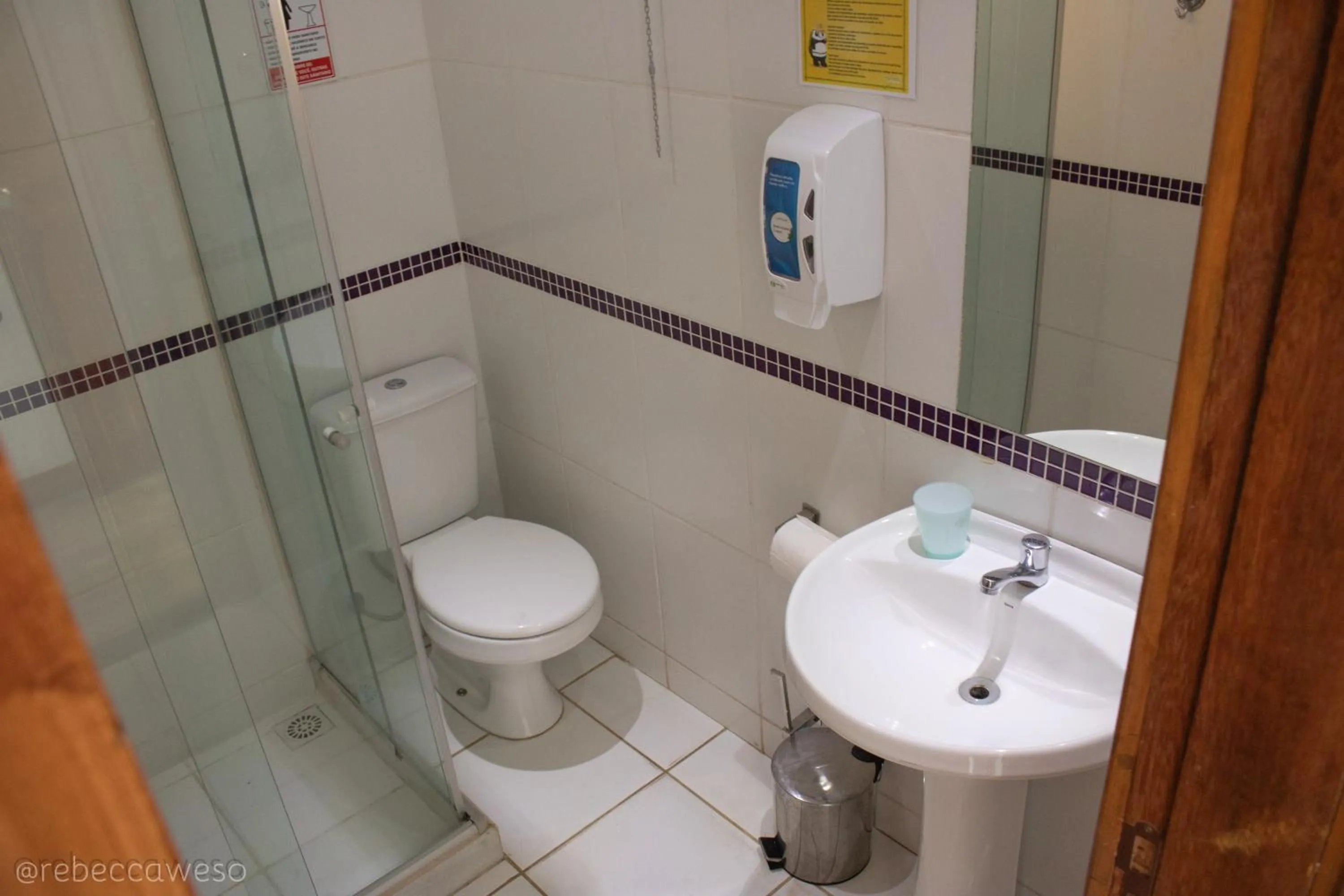 Bathroom in Bamboo Búzios Hostel