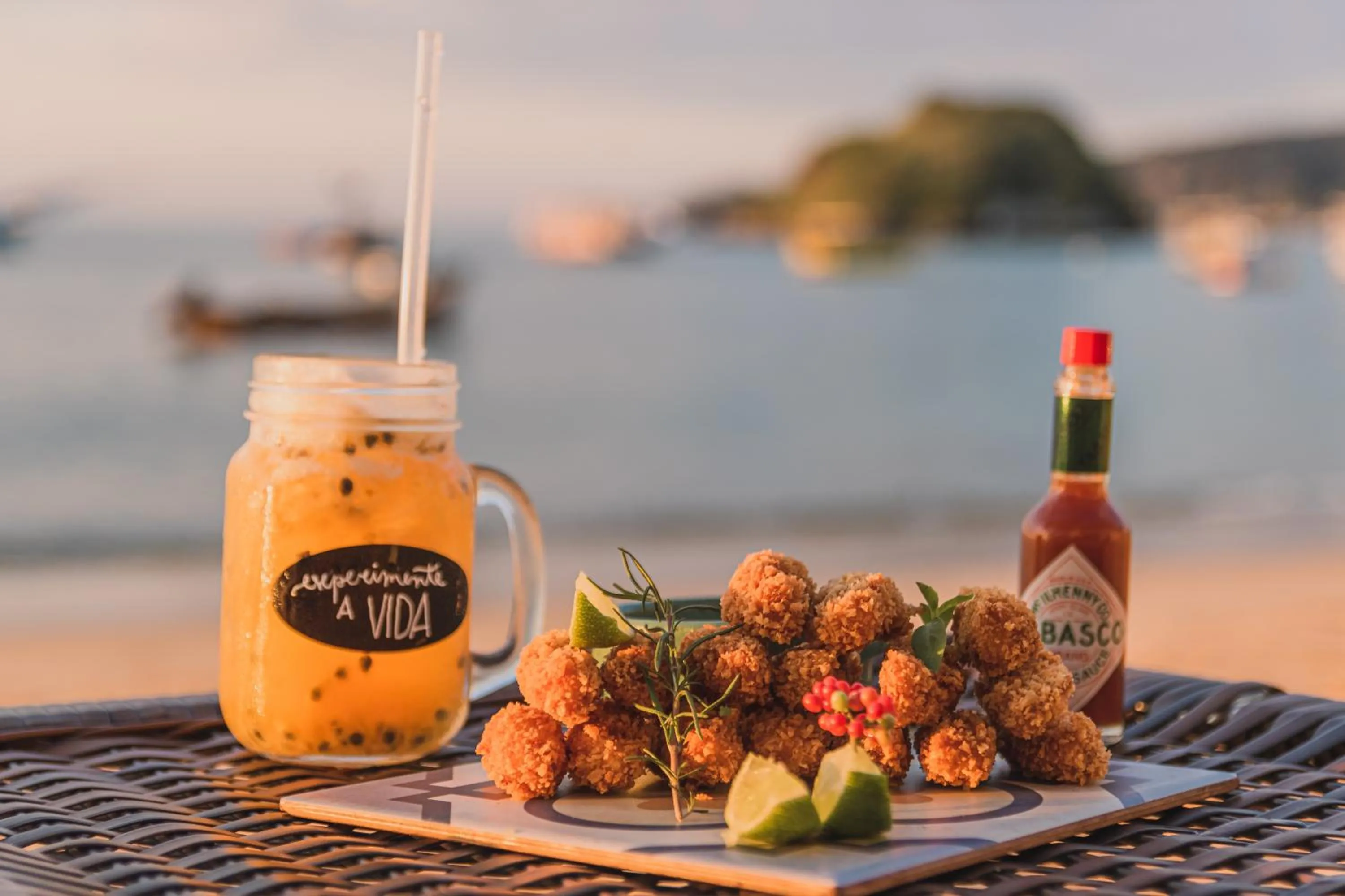 Food and drinks in Bamboo Búzios Hostel