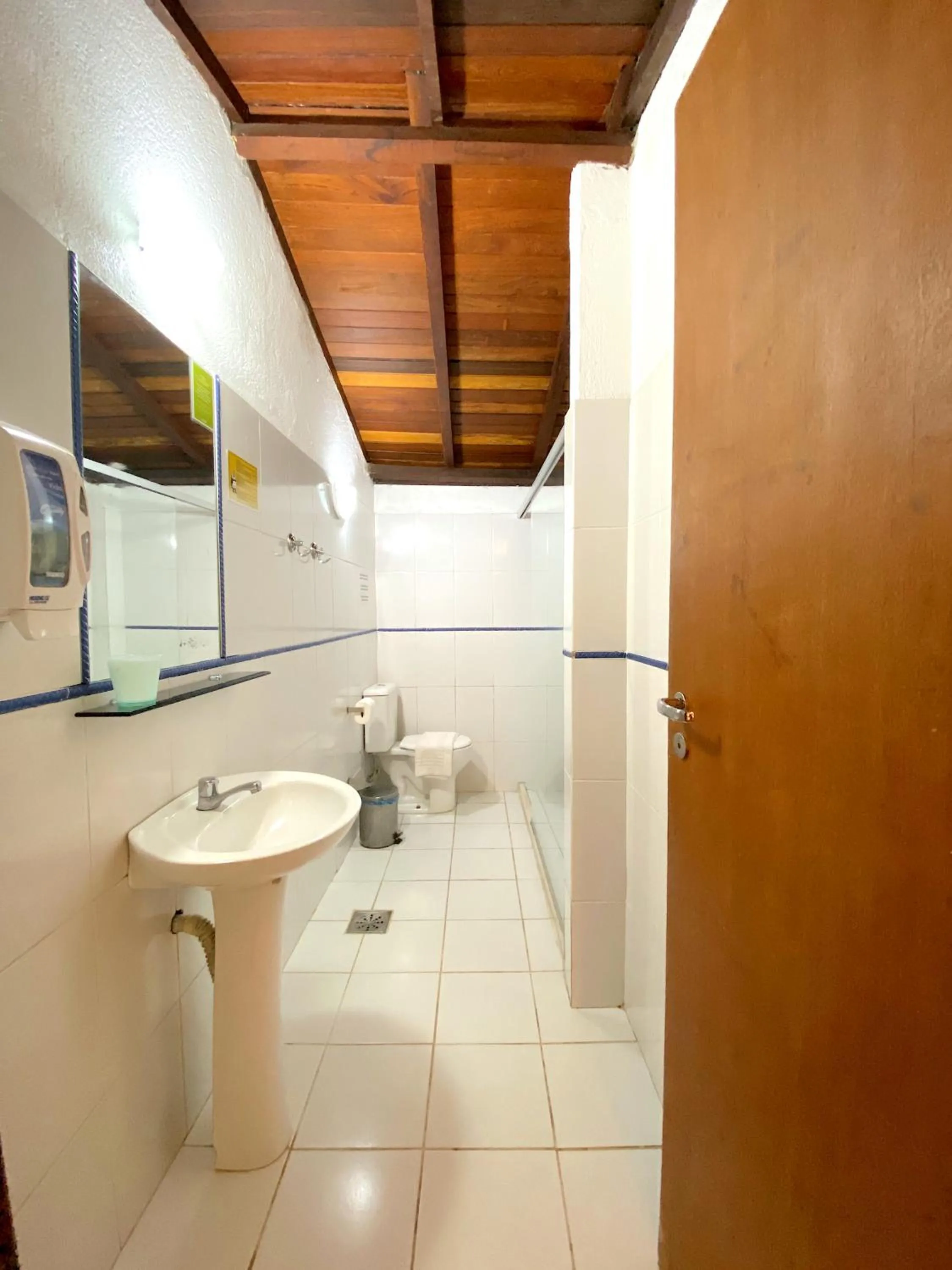 Bathroom in Bamboo Búzios Hostel