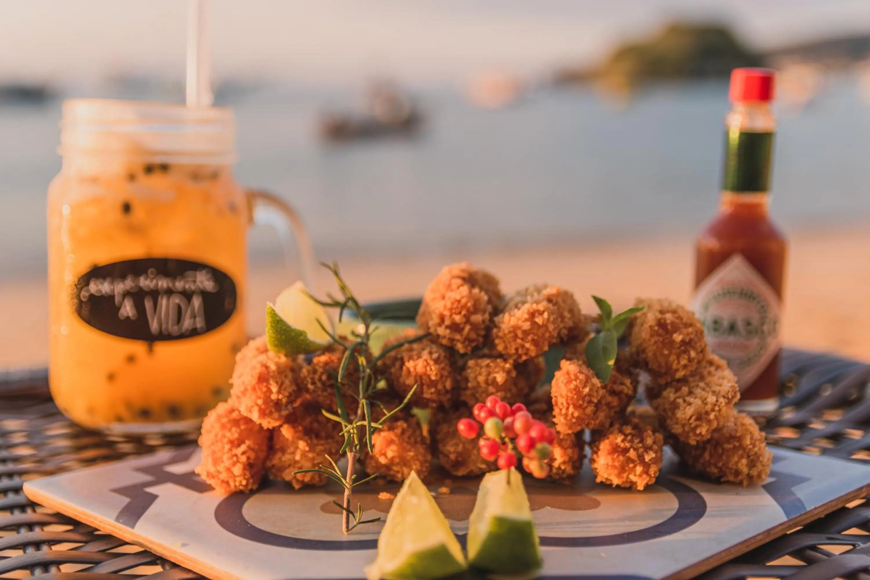 Lounge or bar in Bamboo Búzios Hostel