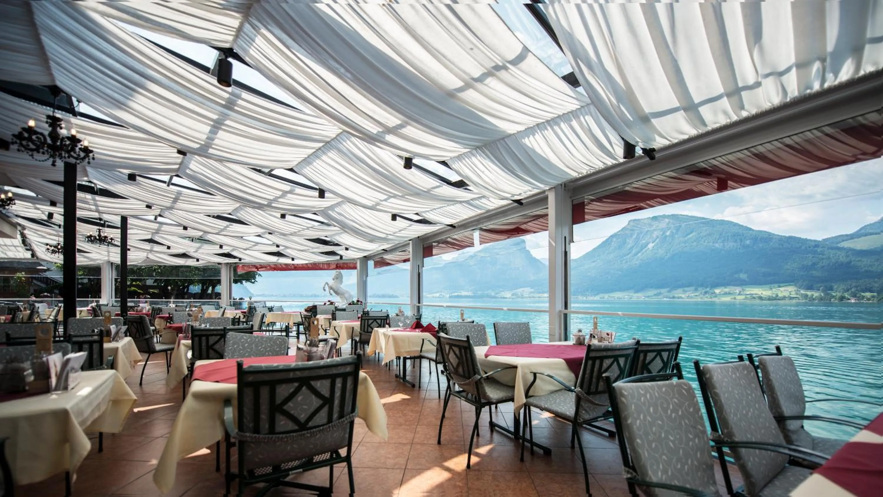 Restaurant/places to eat in Romantik Residenz (Ferienwohnungen Hotel Im Weissen Rössl) - Dependance