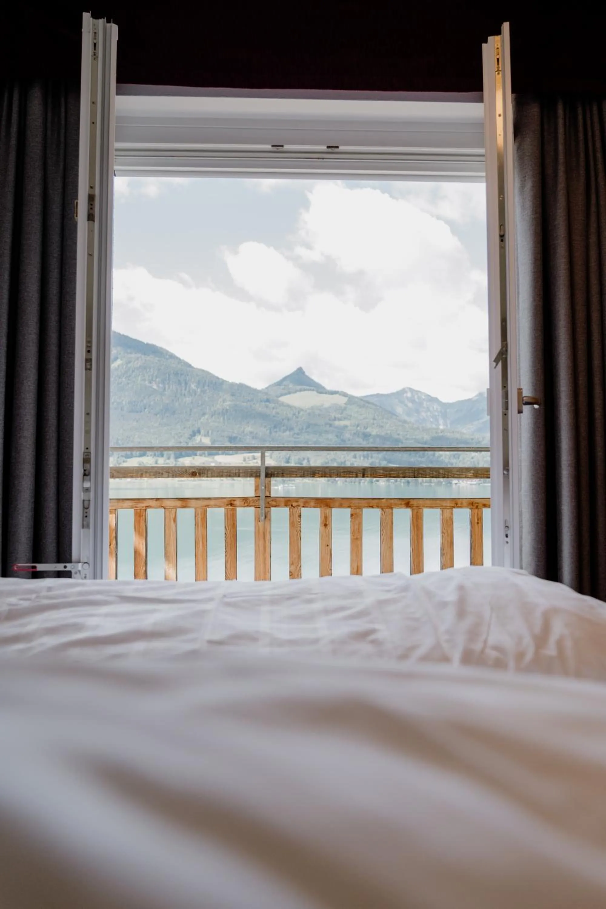 View (from property/room), Bed in Romantik Residenz (Ferienwohnungen Hotel Im Weissen Rössl) - Dependance