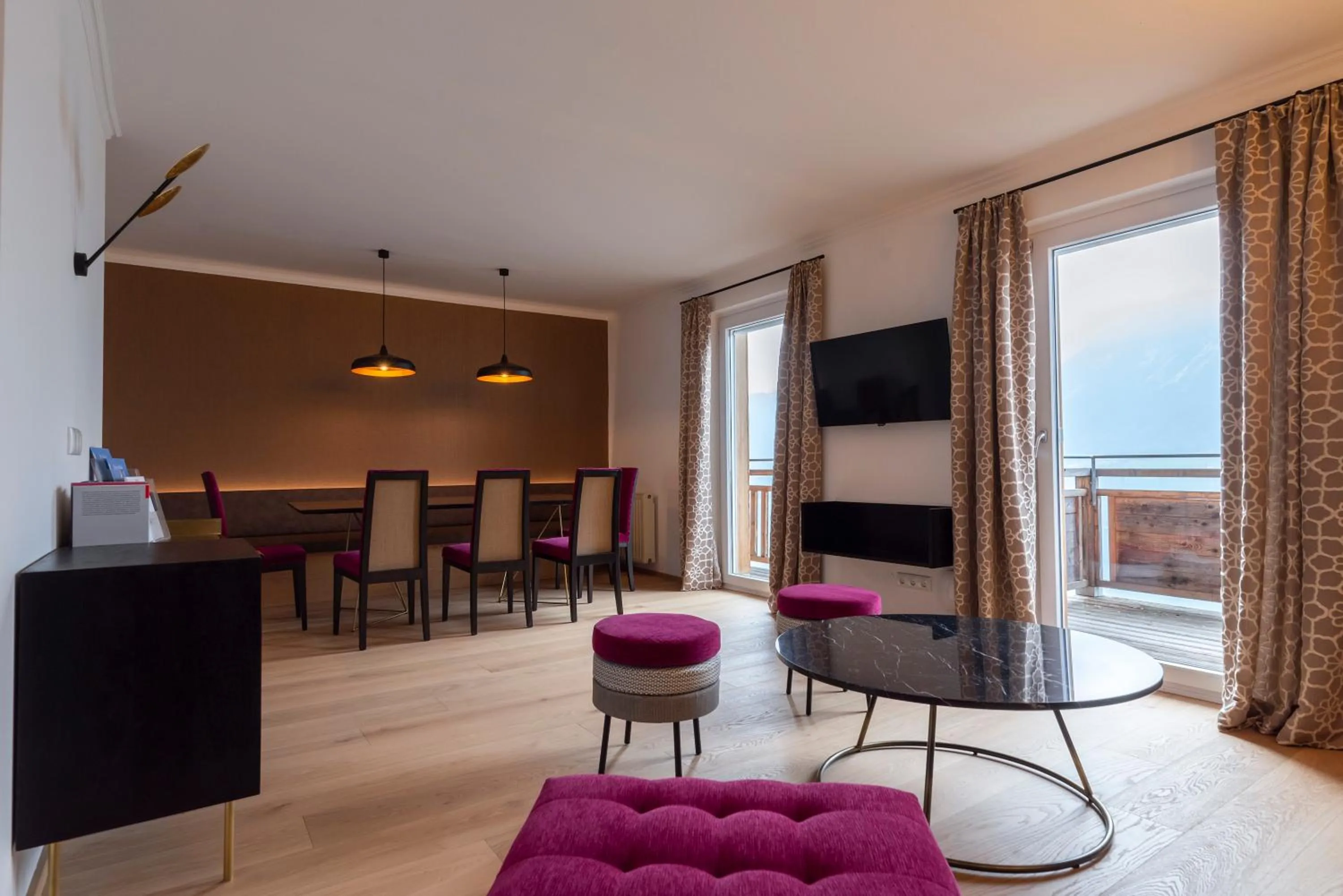 Seating area in Romantik Residenz (Ferienwohnungen Hotel Im Weissen Rössl) - Dependance