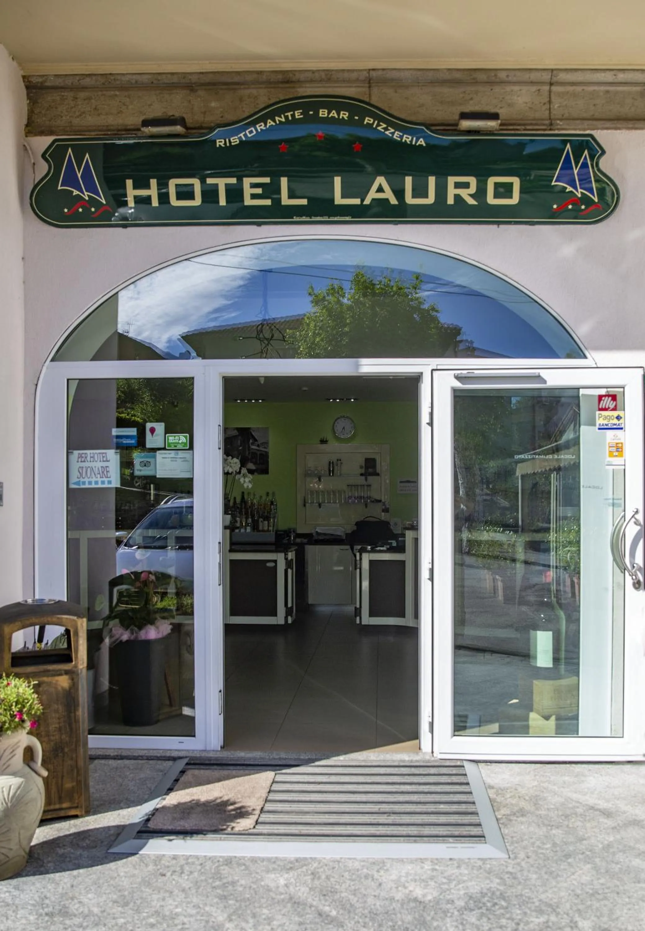Facade/entrance in Hotel Lauro