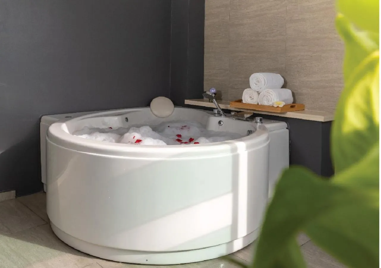 Bathroom in Solitaire Bangkok Sukhumvit 11