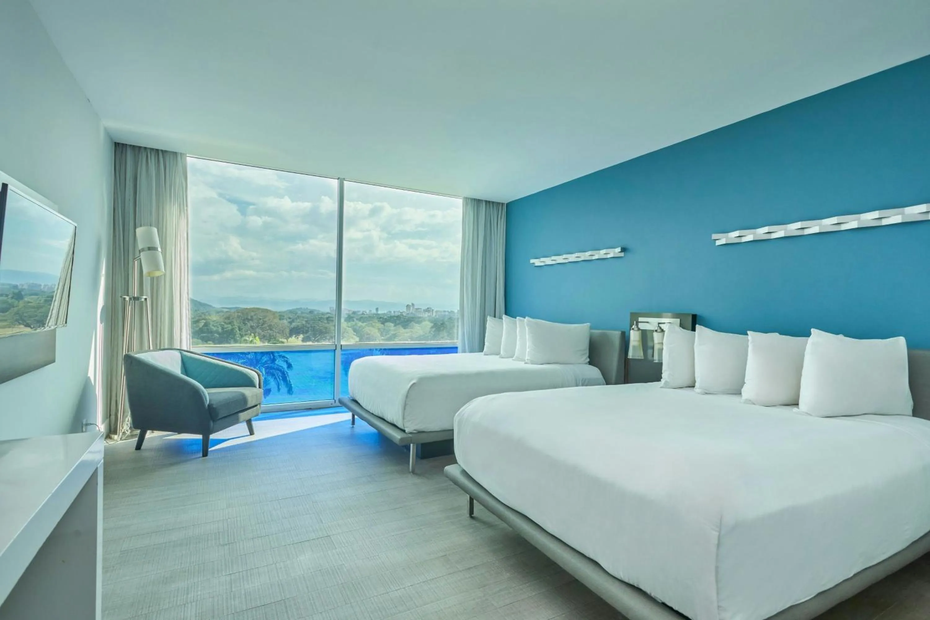 Photo of the whole room, Bed in Marriott Maracay Golf Resort