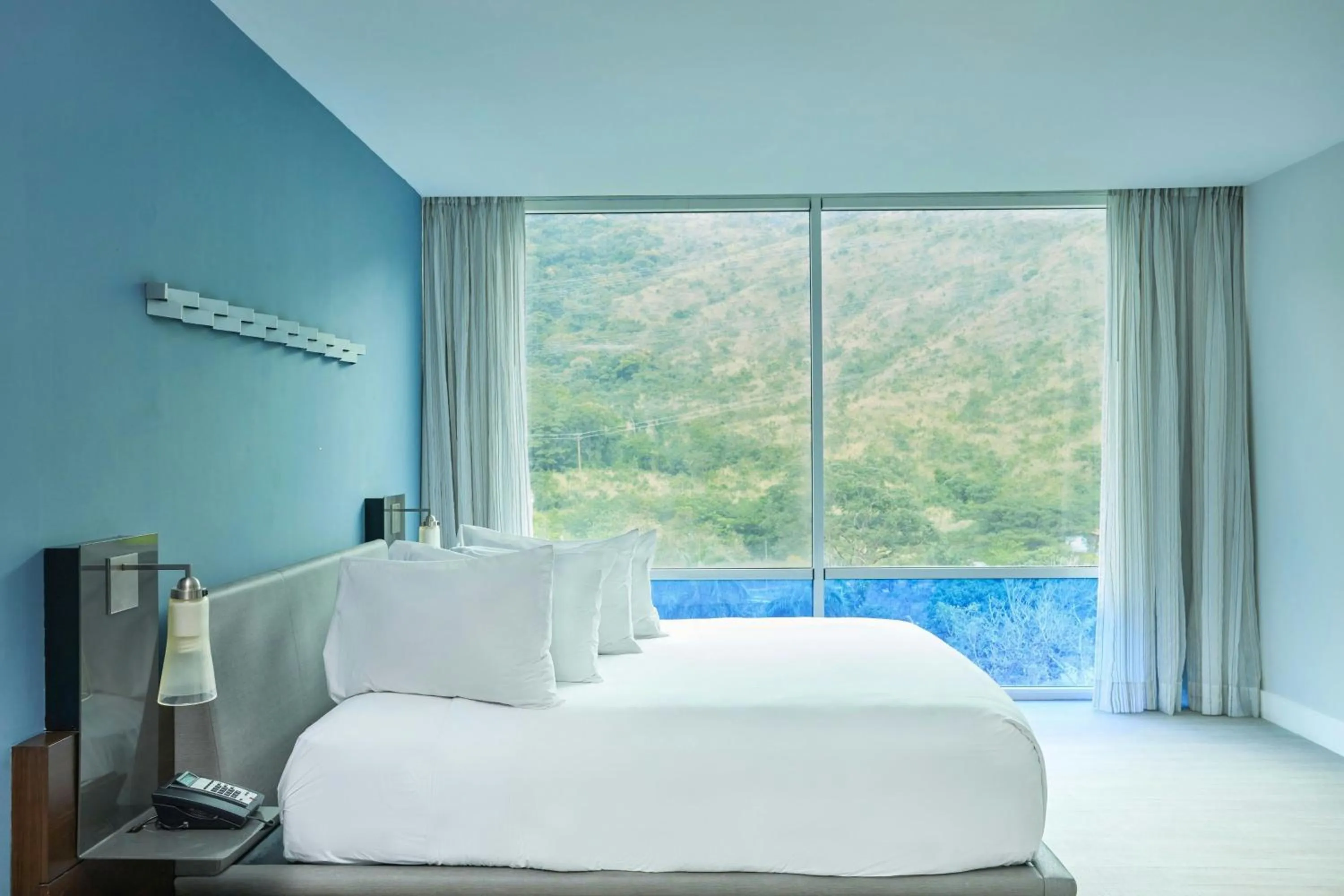 Bedroom, Bed in Marriott Maracay Golf Resort