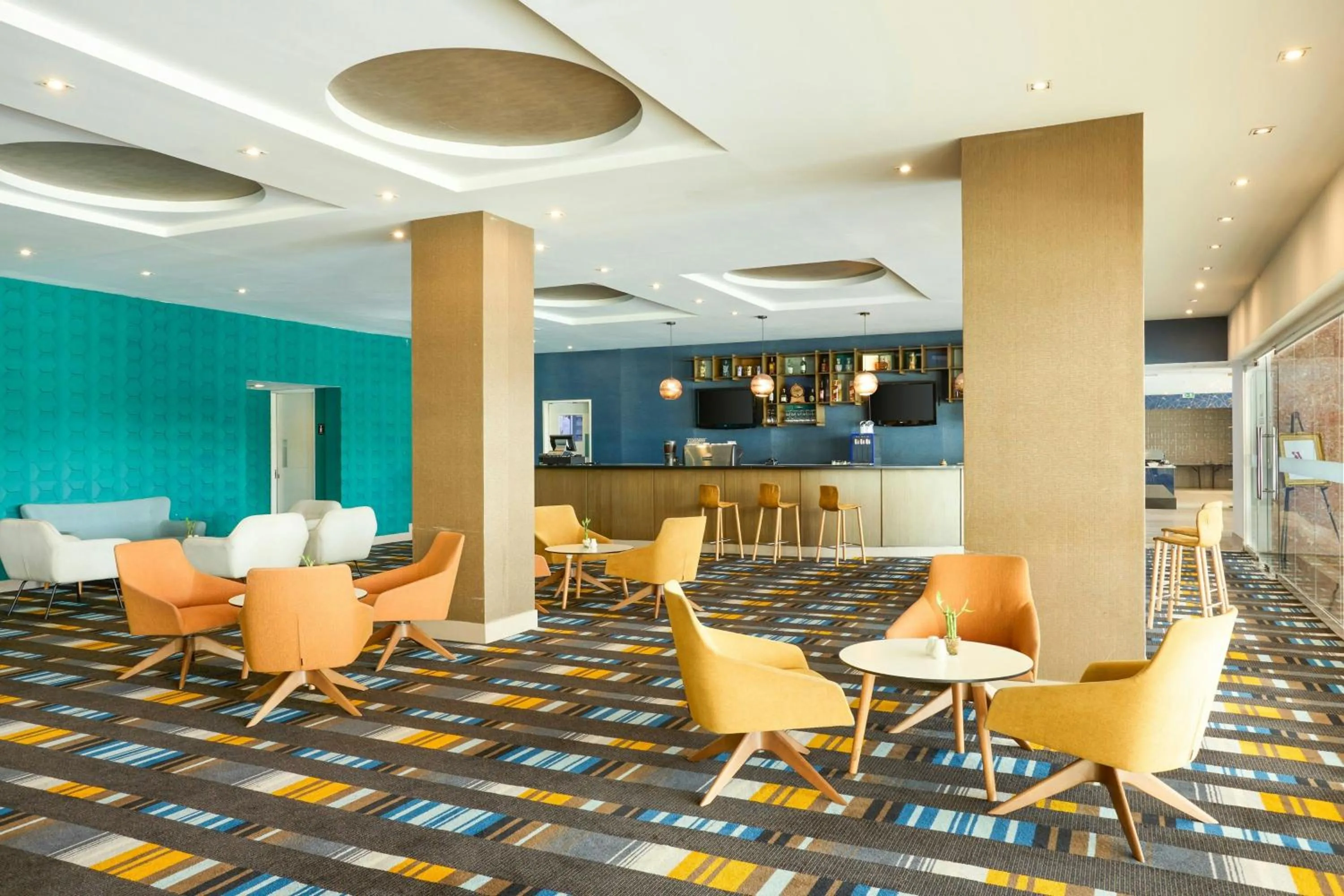 Lounge or bar in Marriott Maracay Golf Resort