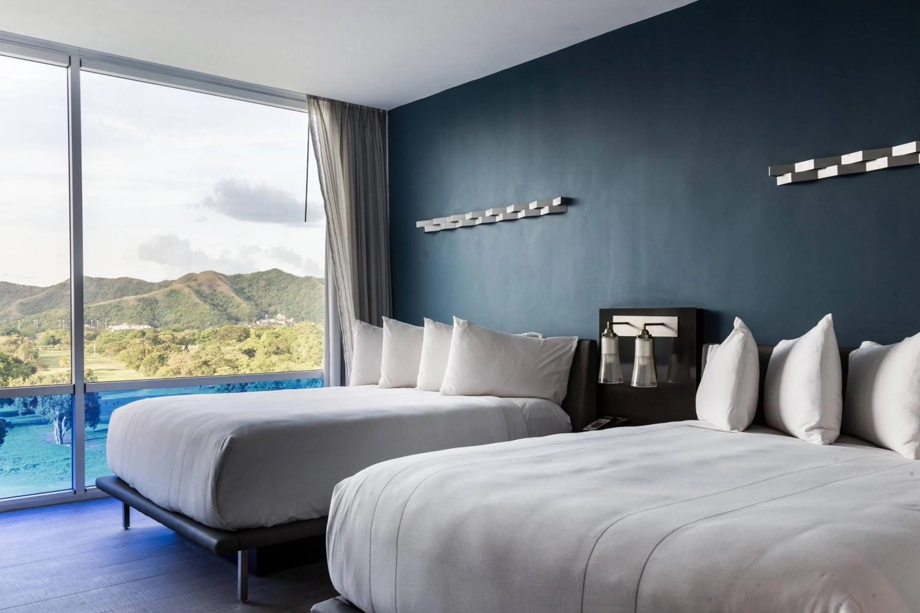 Photo of the whole room, Bed in Marriott Maracay Golf Resort