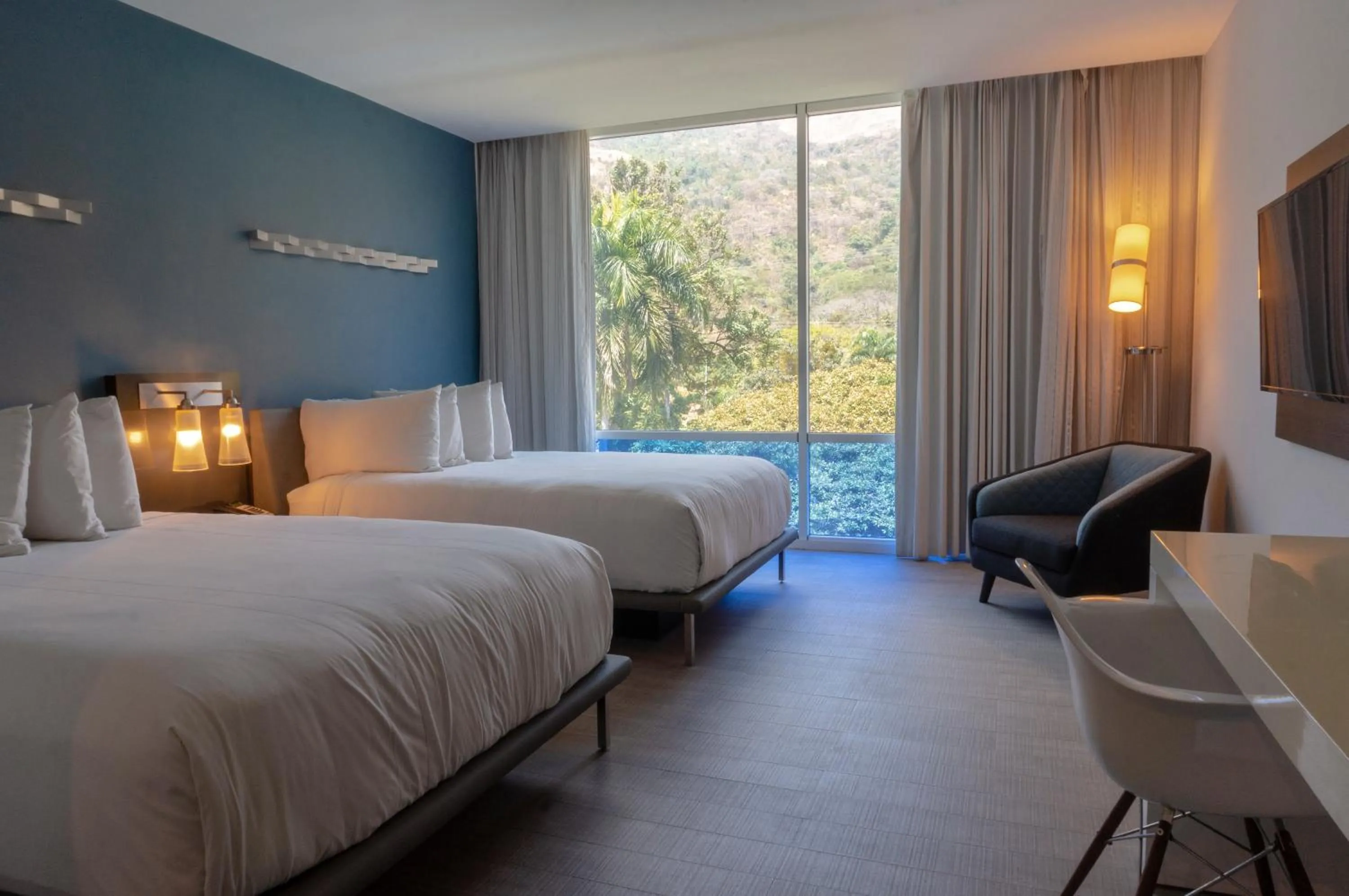 Seating area, Bed in Marriott Maracay Golf Resort