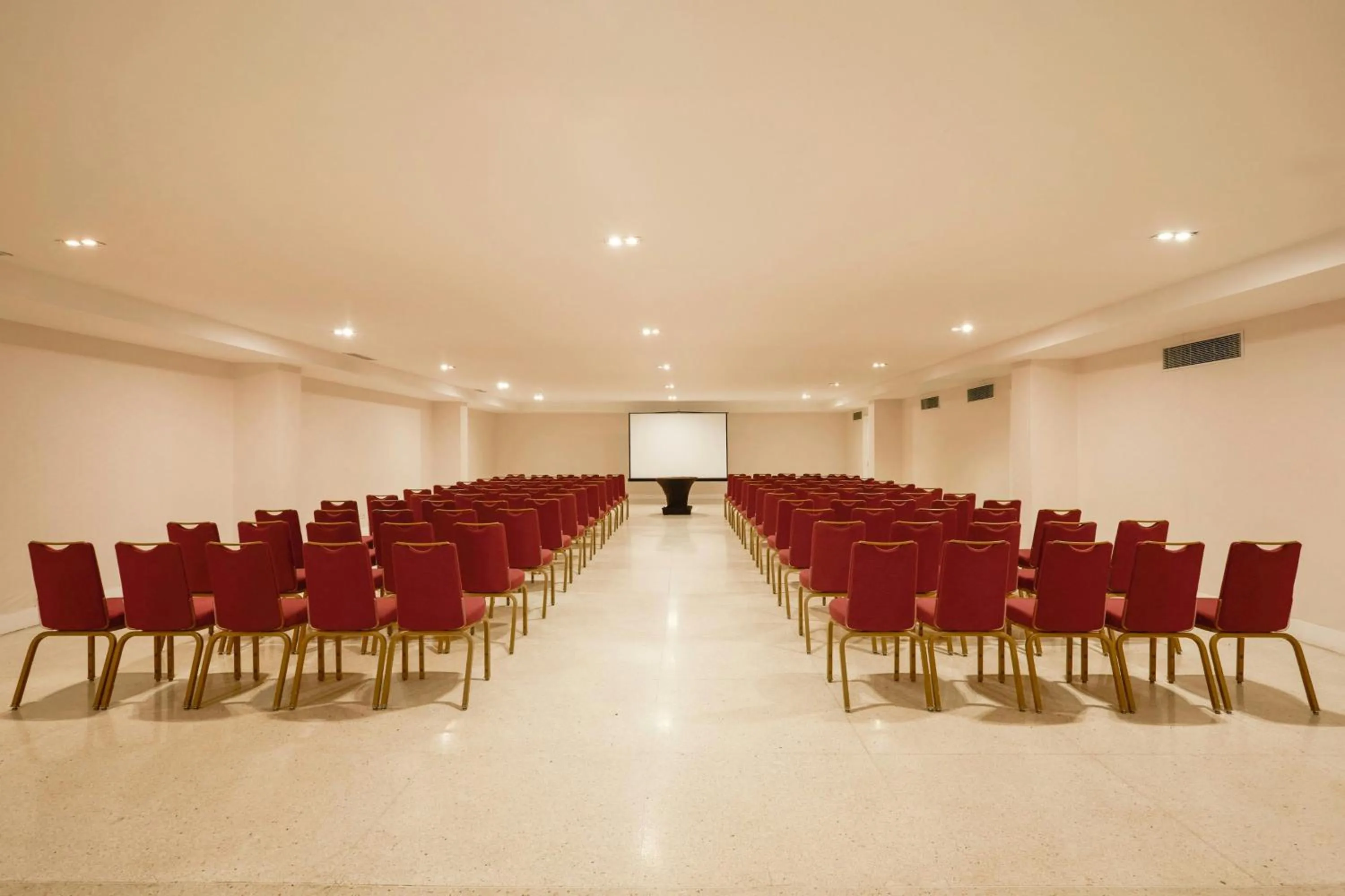 Meeting/conference room in Marriott Maracay Golf Resort
