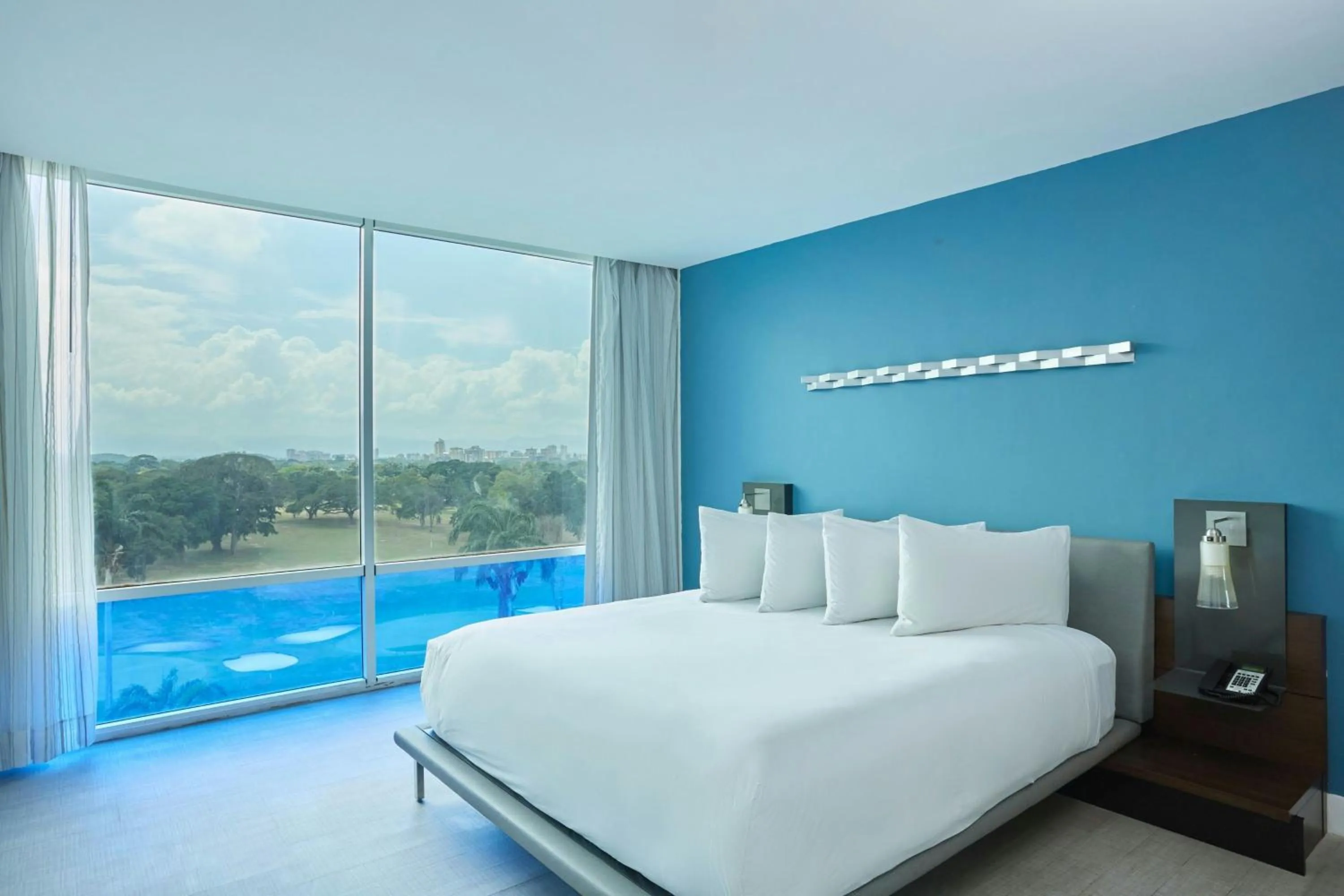 Bedroom, Bed in Marriott Maracay Golf Resort