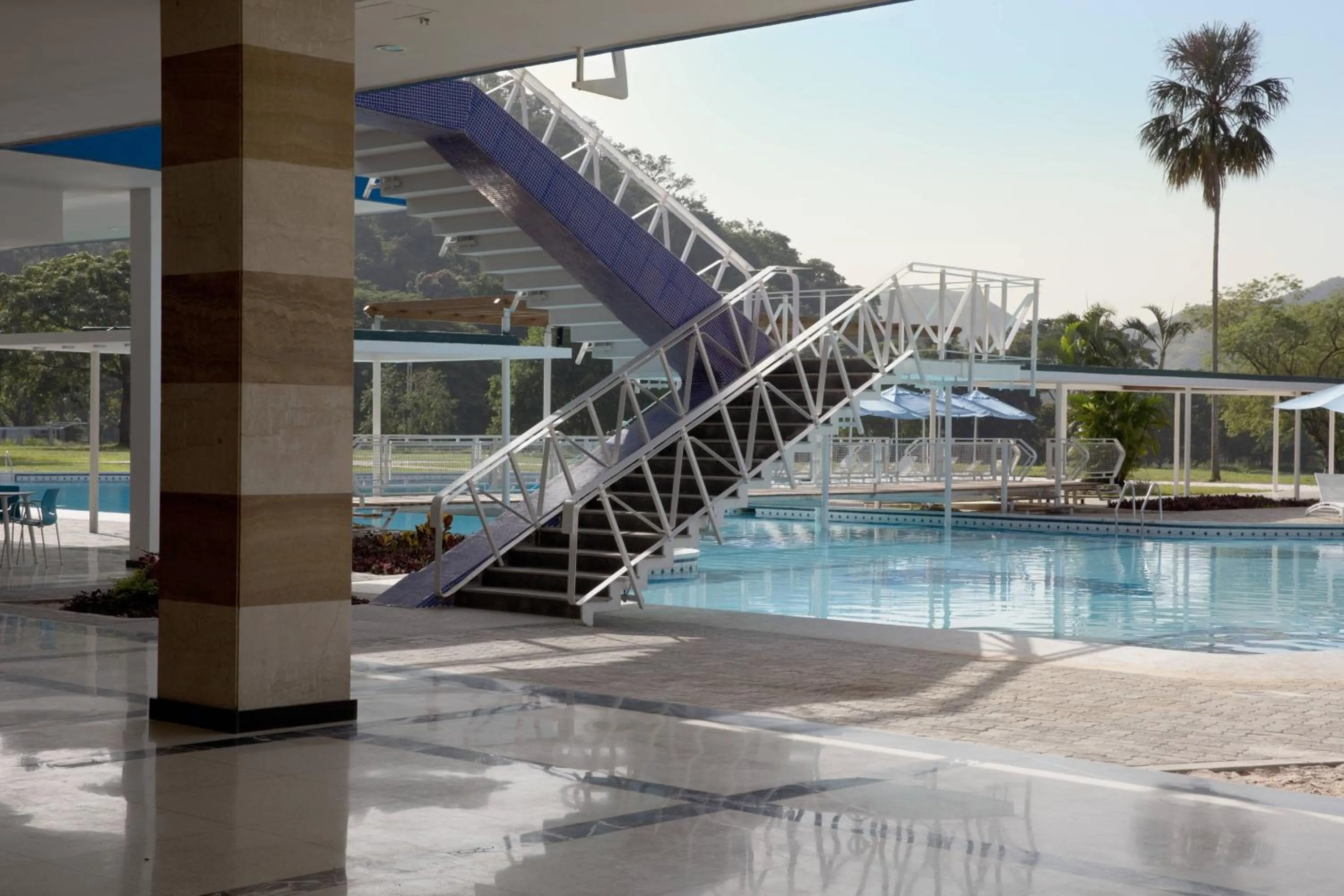 Swimming pool in Marriott Maracay Golf Resort