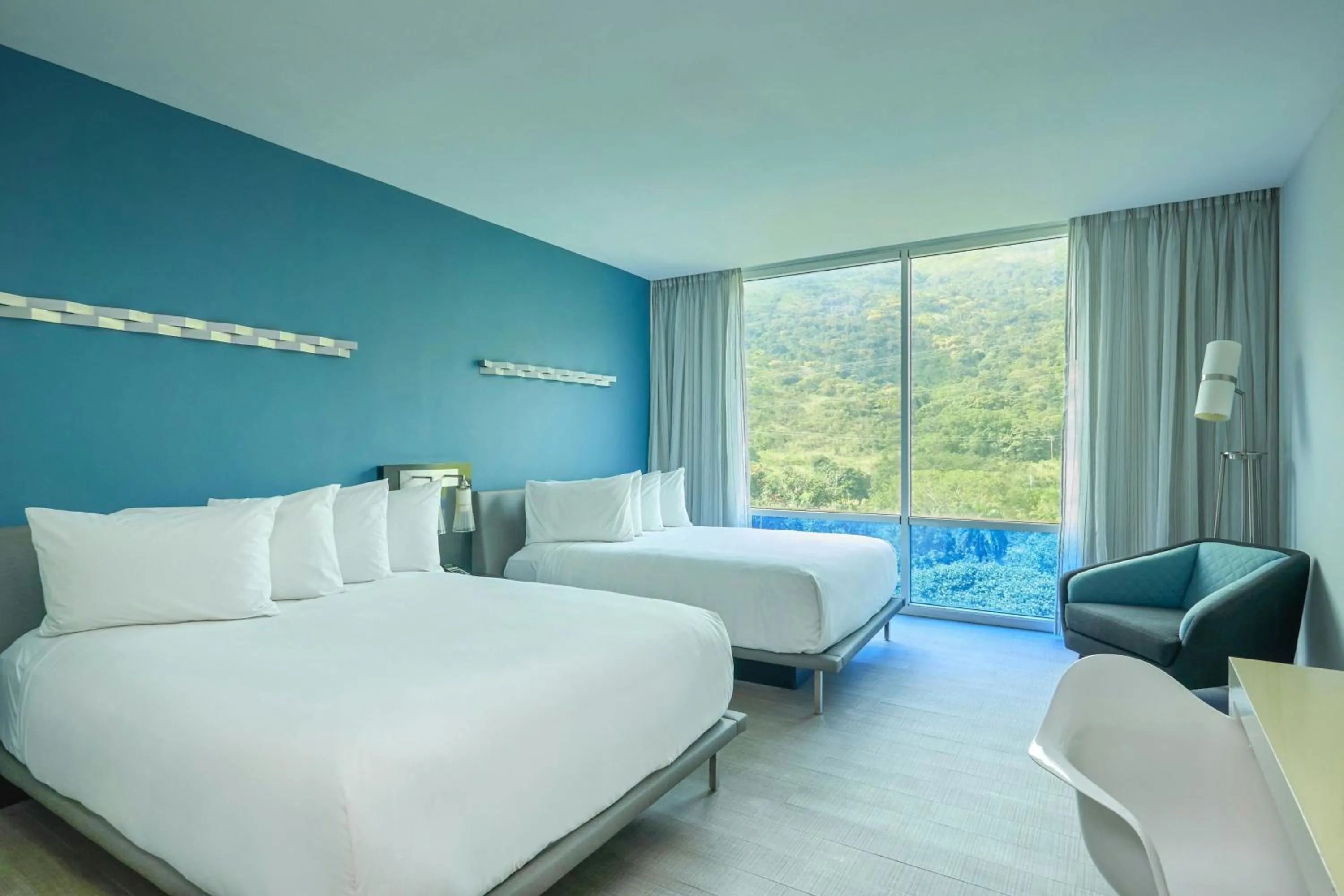 Photo of the whole room, Bed in Marriott Maracay Golf Resort