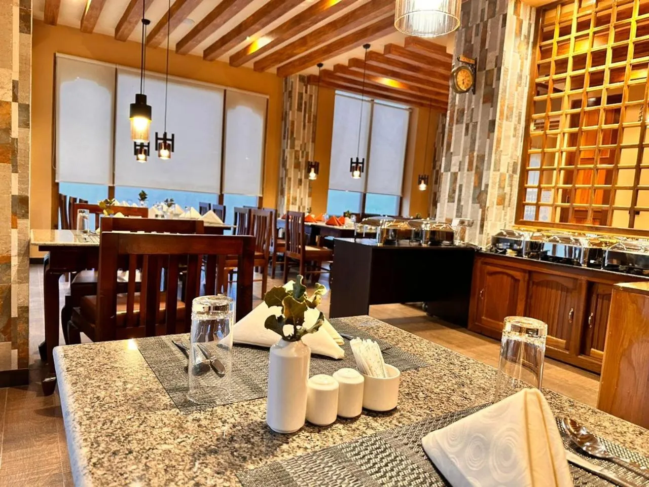 Restaurant/places to eat in NUMINOUS HOTEL