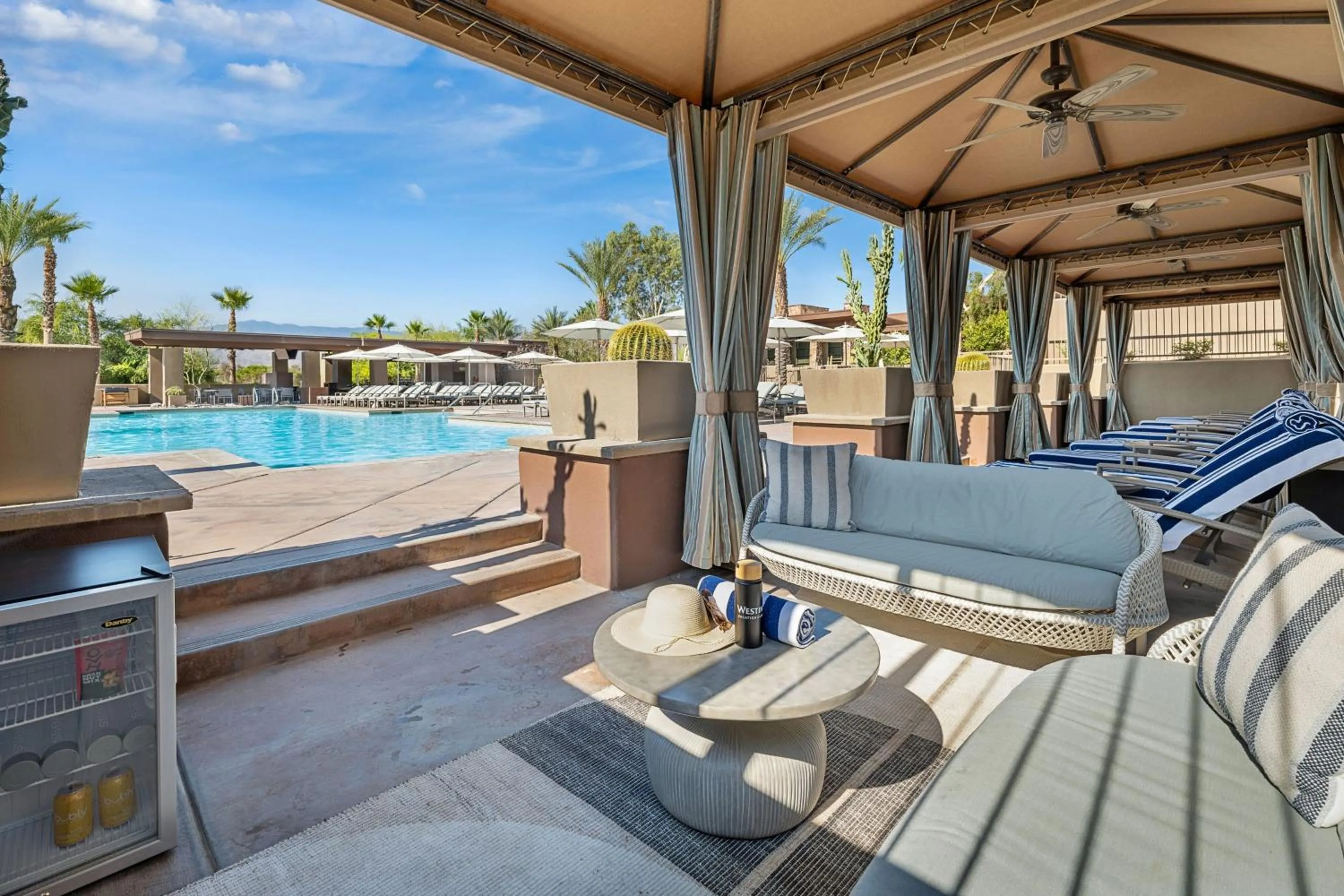 Swimming pool in The Westin Desert Willow Villas, Palm Desert