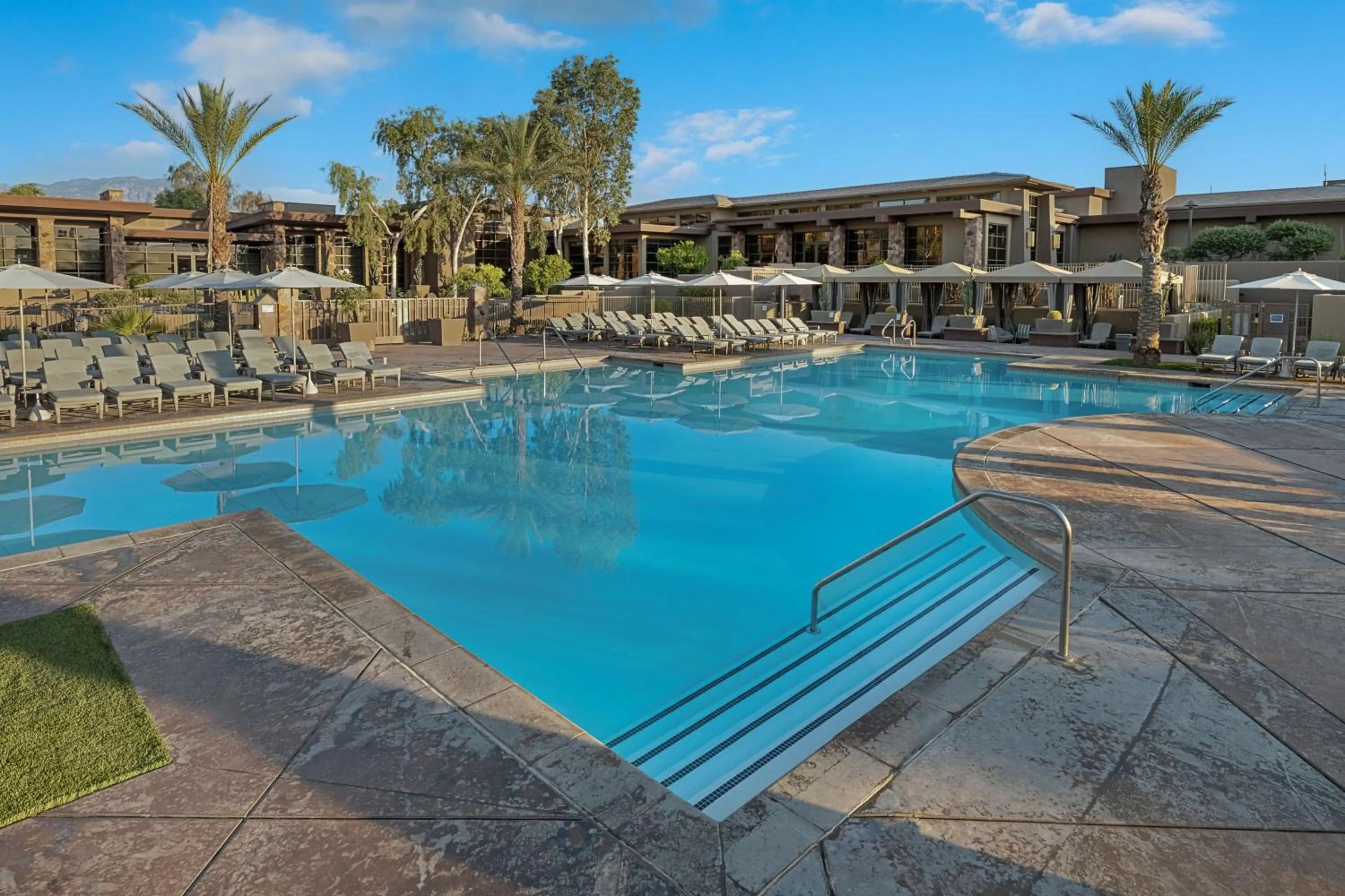 Swimming pool in The Westin Desert Willow Villas, Palm Desert