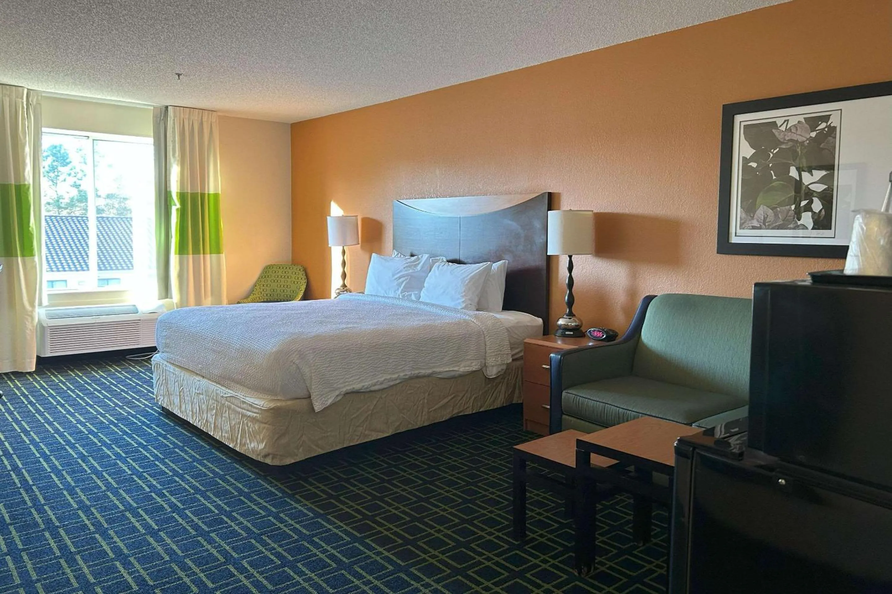 Bedroom, Bed in Country Inn & Suites by Radisson, Fayetteville I-95, NC