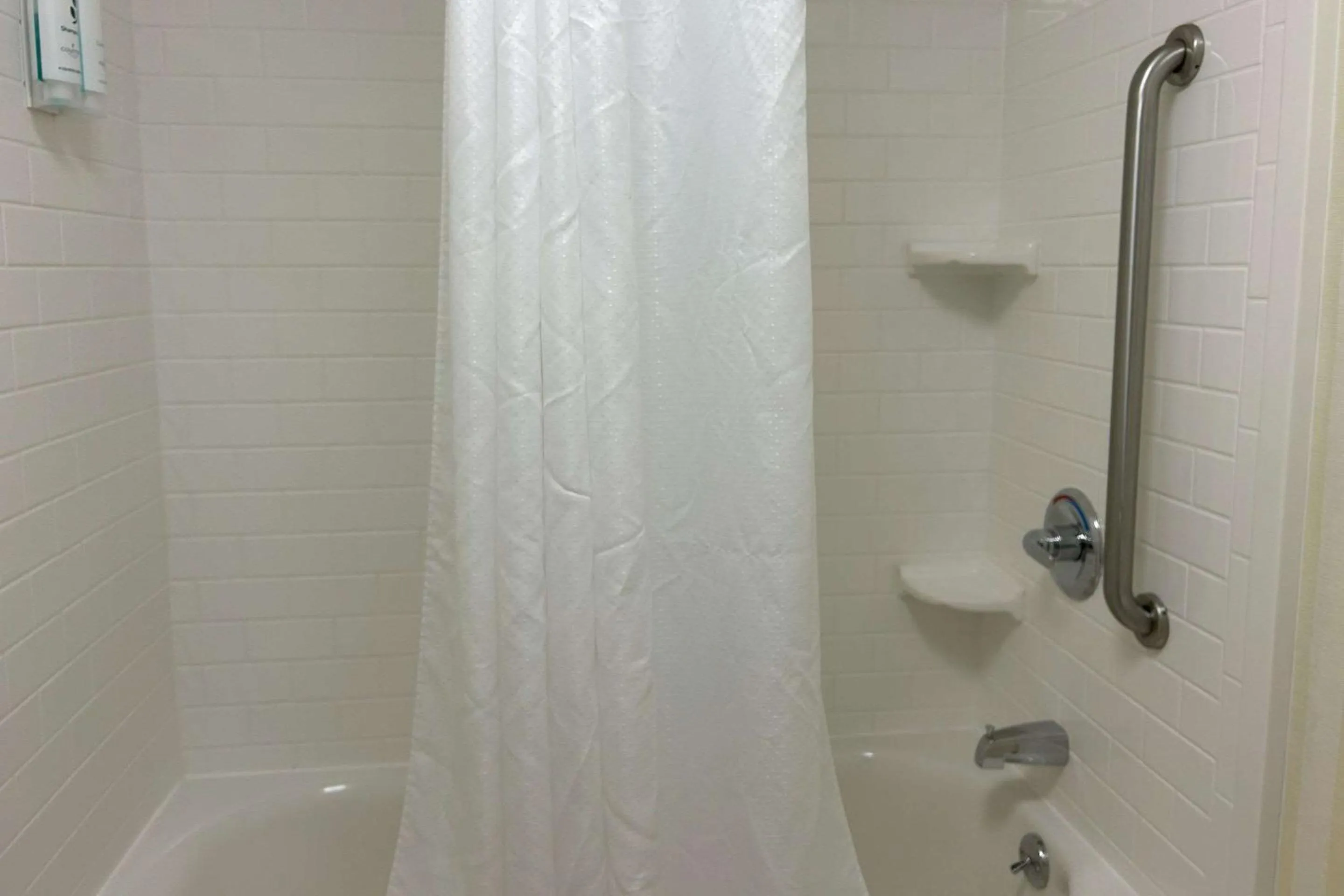 Bedroom in Country Inn & Suites by Radisson, Fayetteville I-95, NC