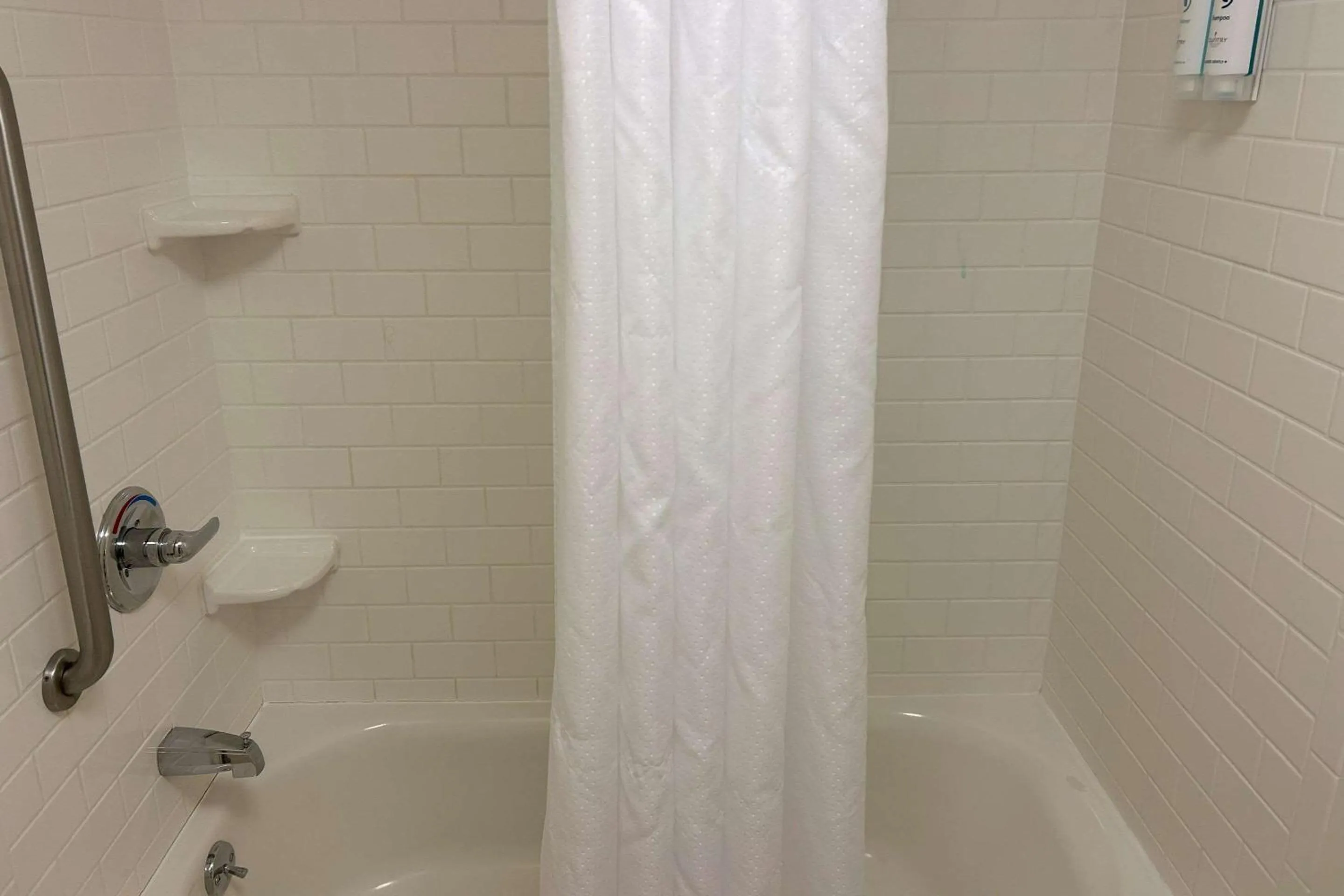 Bedroom in Country Inn & Suites by Radisson, Fayetteville I-95, NC