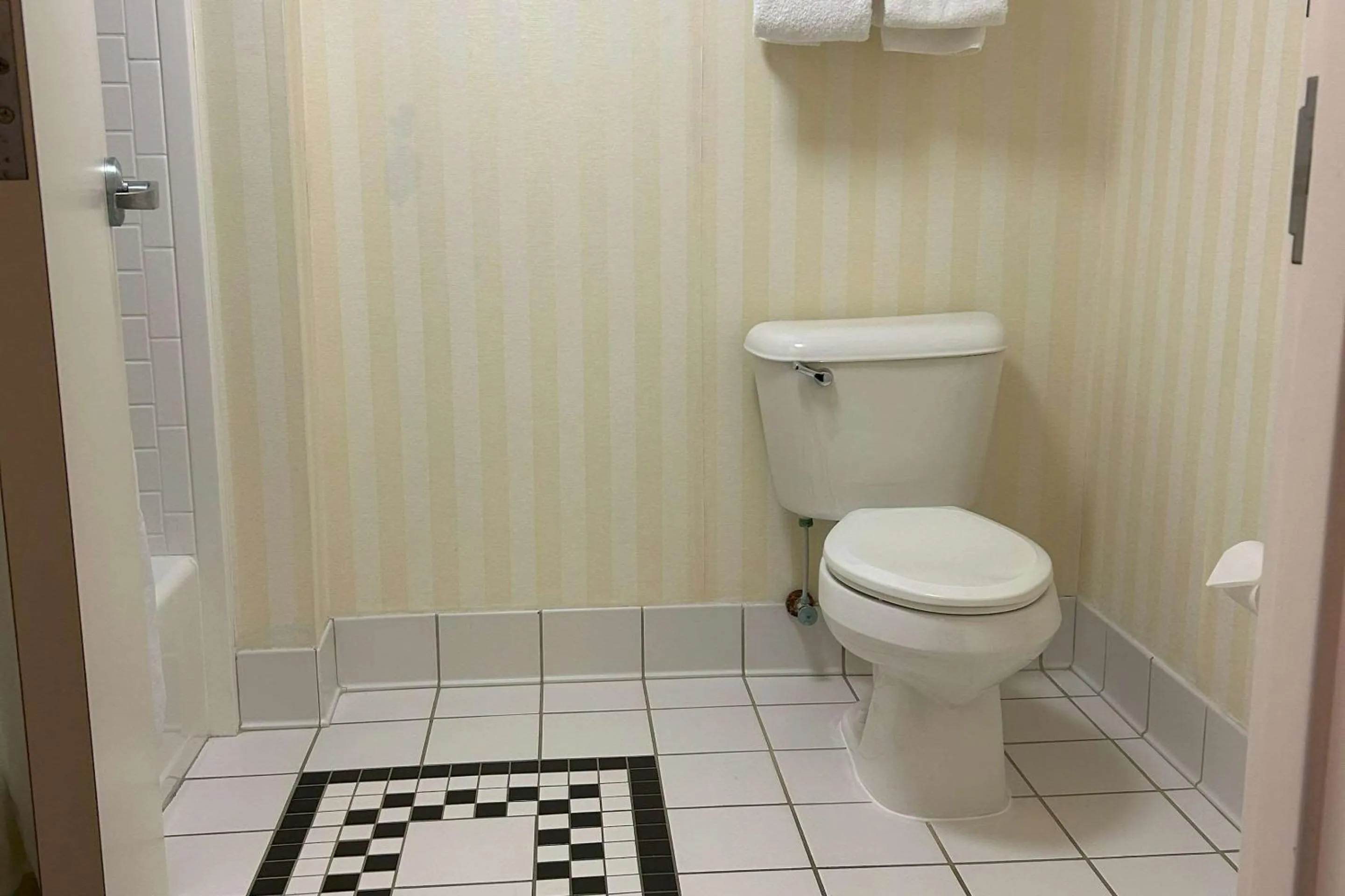 Bedroom in Country Inn & Suites by Radisson, Fayetteville I-95, NC