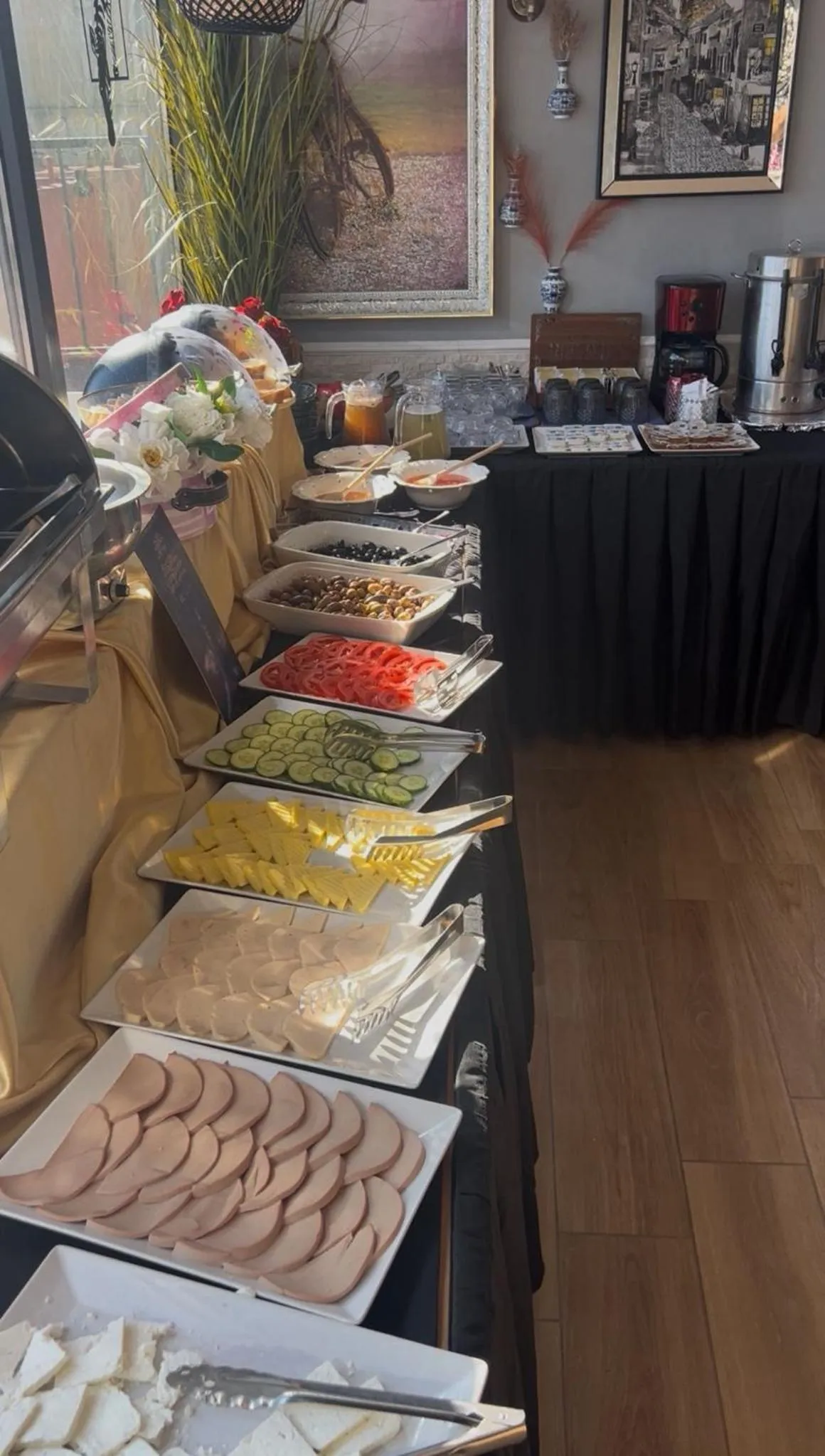 Restaurant/places to eat in Hotel Reina