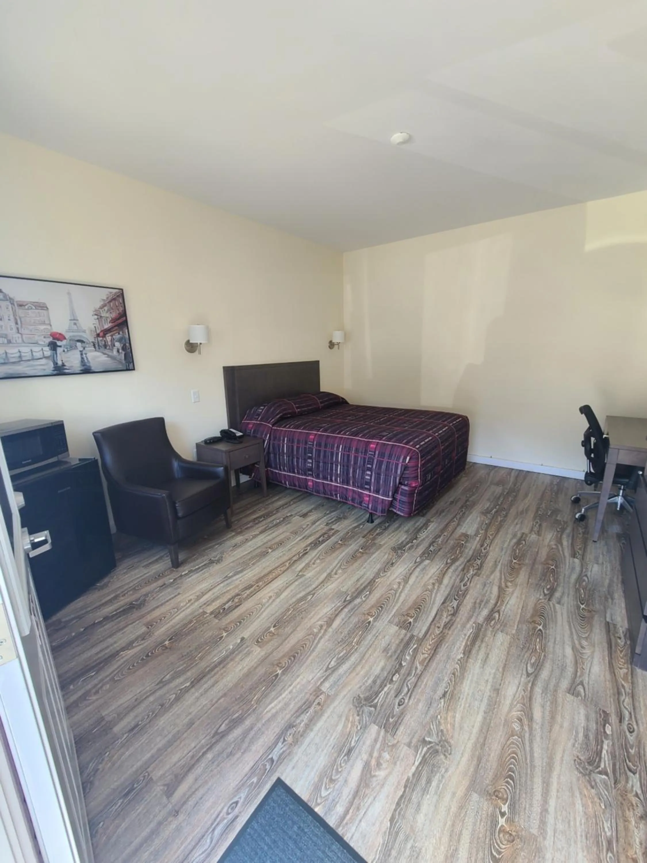 Guests in Stardust Motel - Bedford