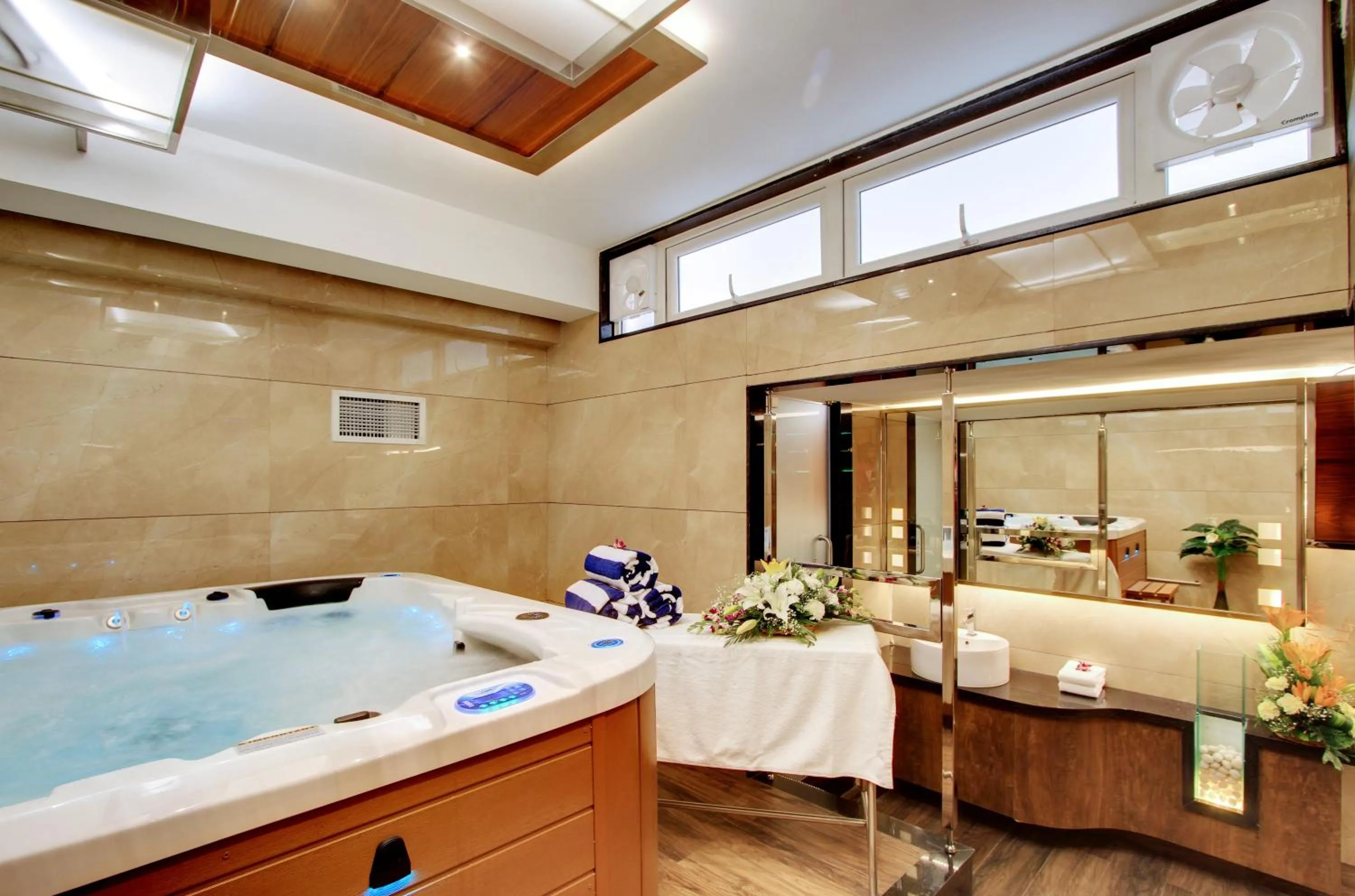 Hot Tub in White Castle Boutique Apartment Hotel