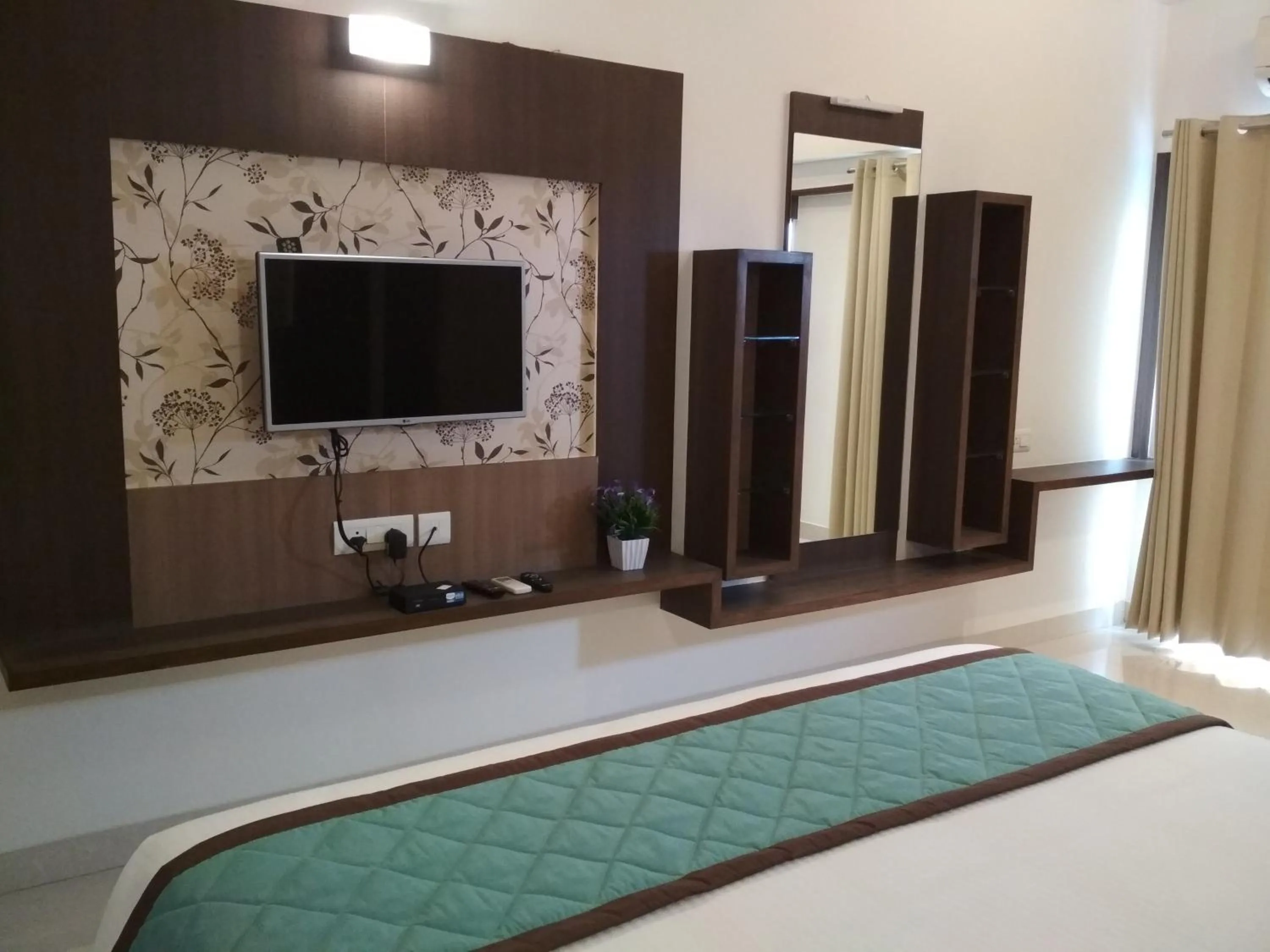 TV and multimedia, Bed in White Castle Boutique Apartment Hotel