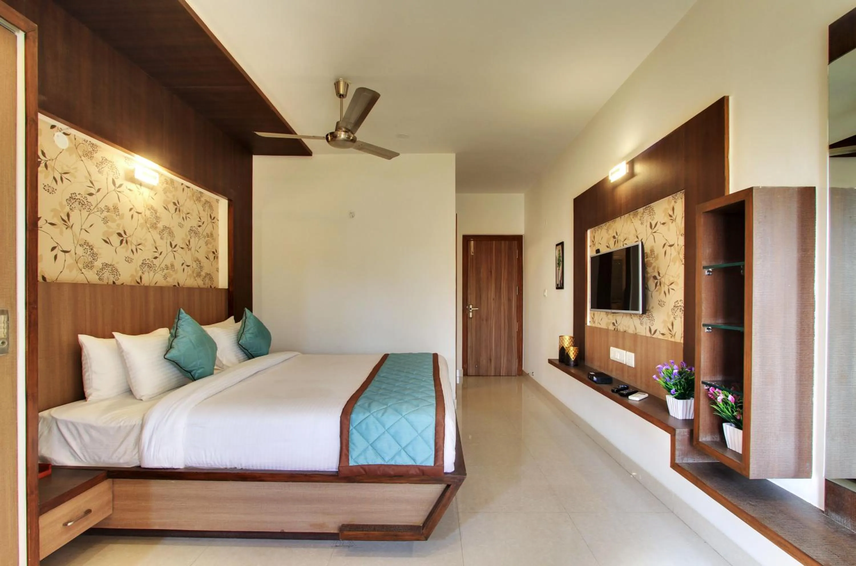 Photo of the whole room, Bed in White Castle Boutique Apartment Hotel