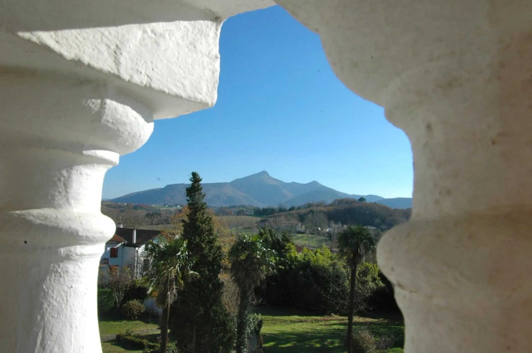 Property building in Erlande Baïta