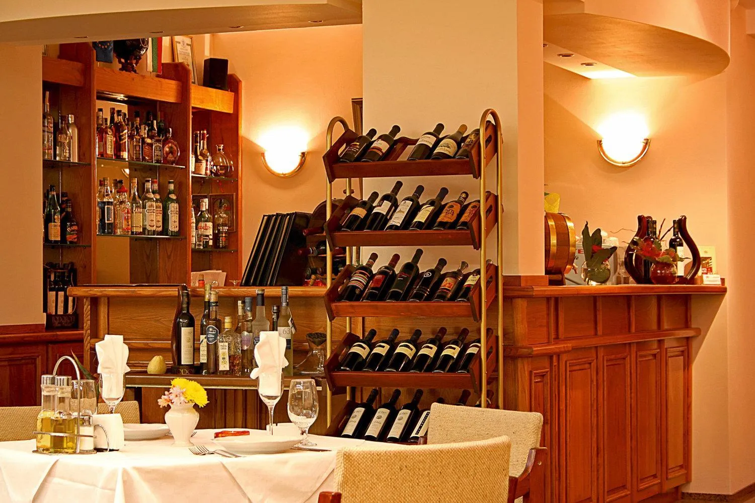 Restaurant/places to eat in Geneva Hotel