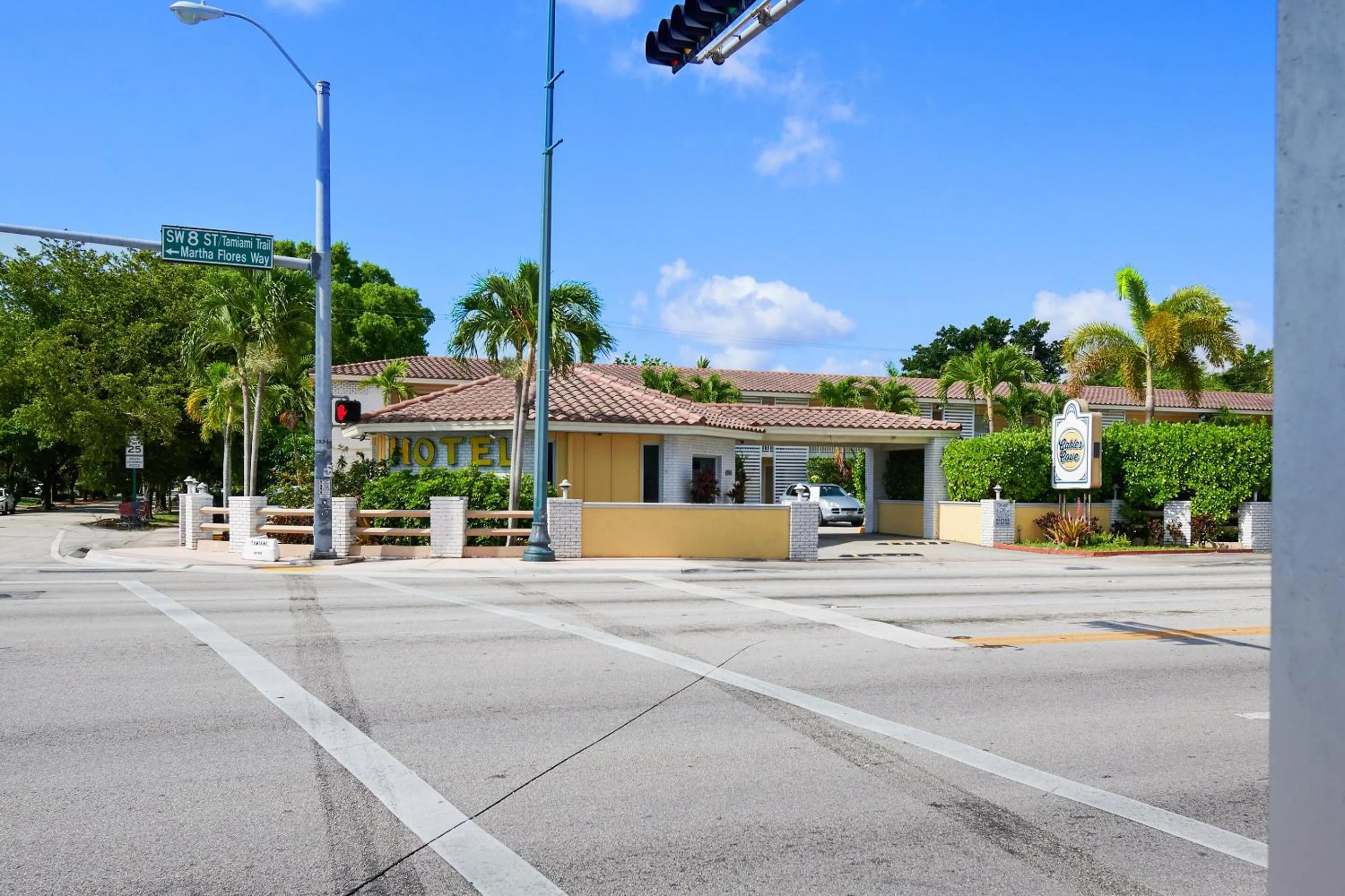 Facade/entrance in OYO Hotel Coral Gables - Miami Airport