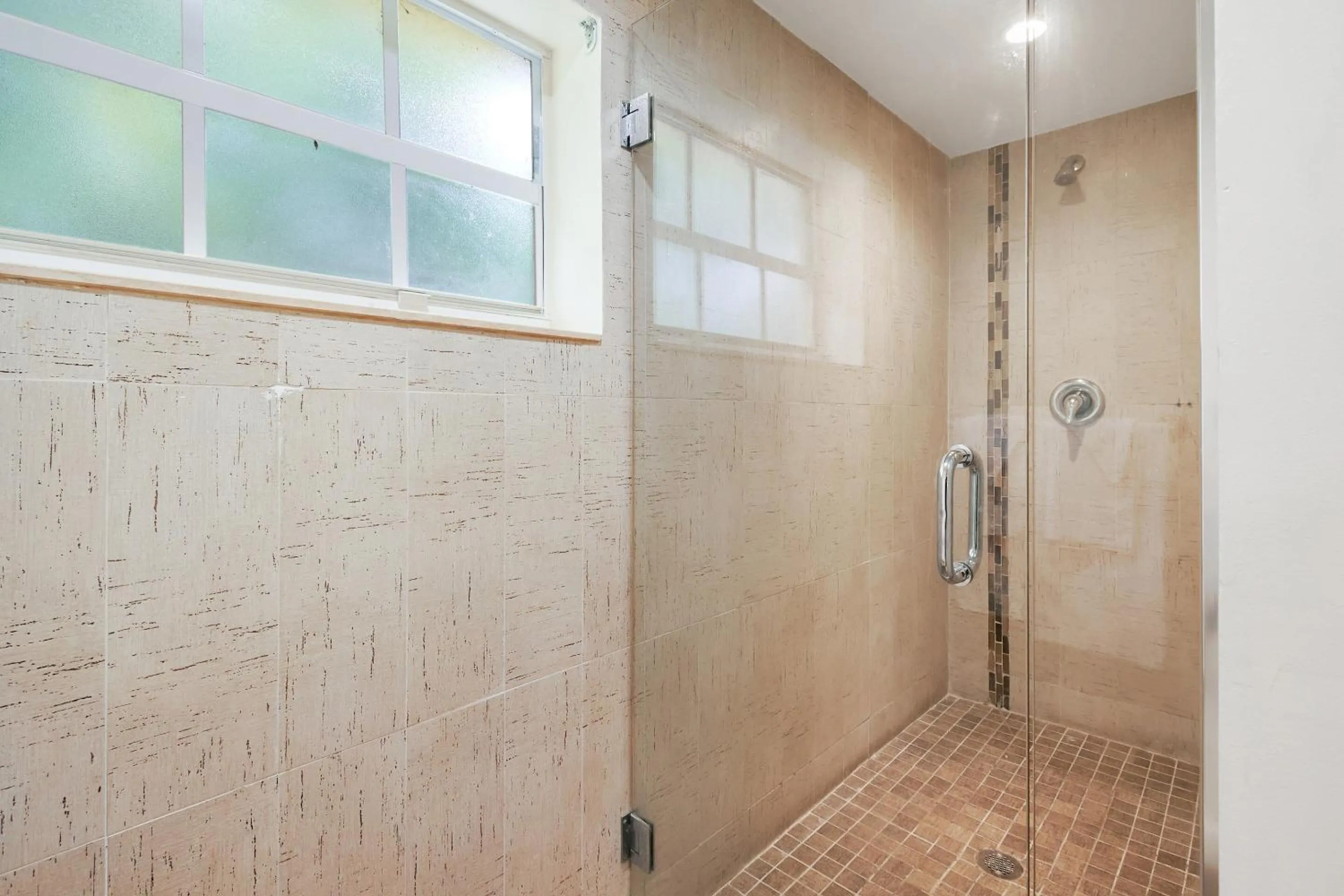 Bathroom in OYO Hotel Coral Gables - Miami Airport