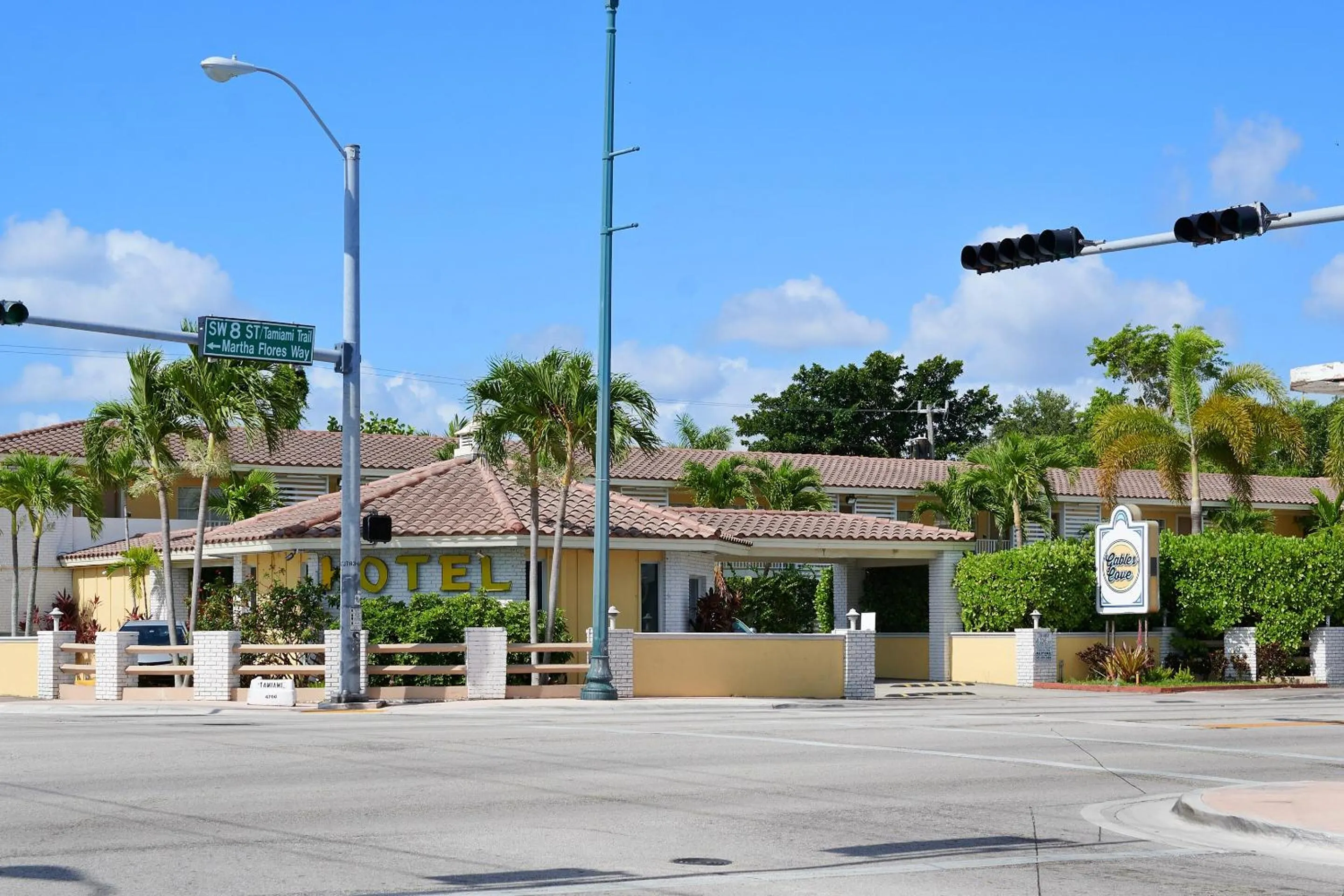 Facade/entrance in OYO Hotel Coral Gables - Miami Airport