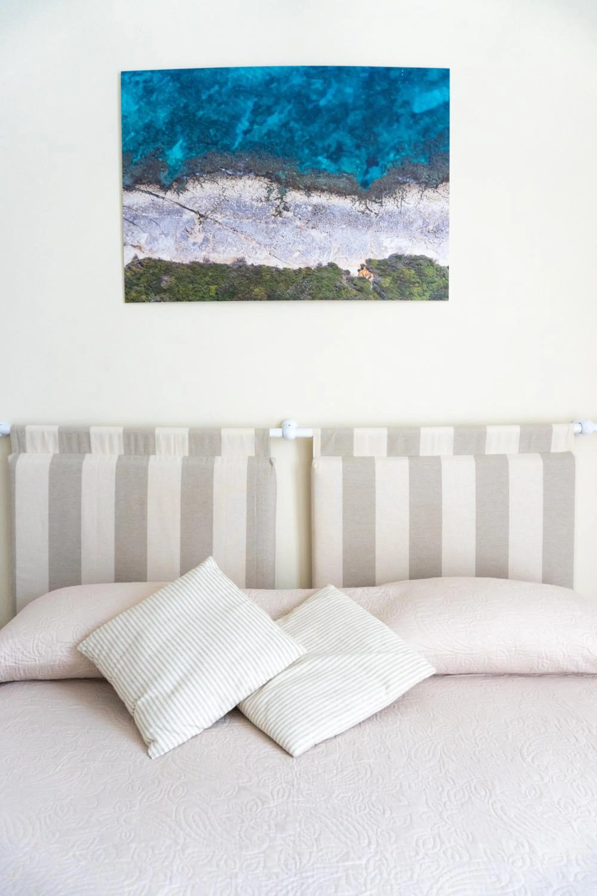 Decorative detail, Bed in Notos b&b