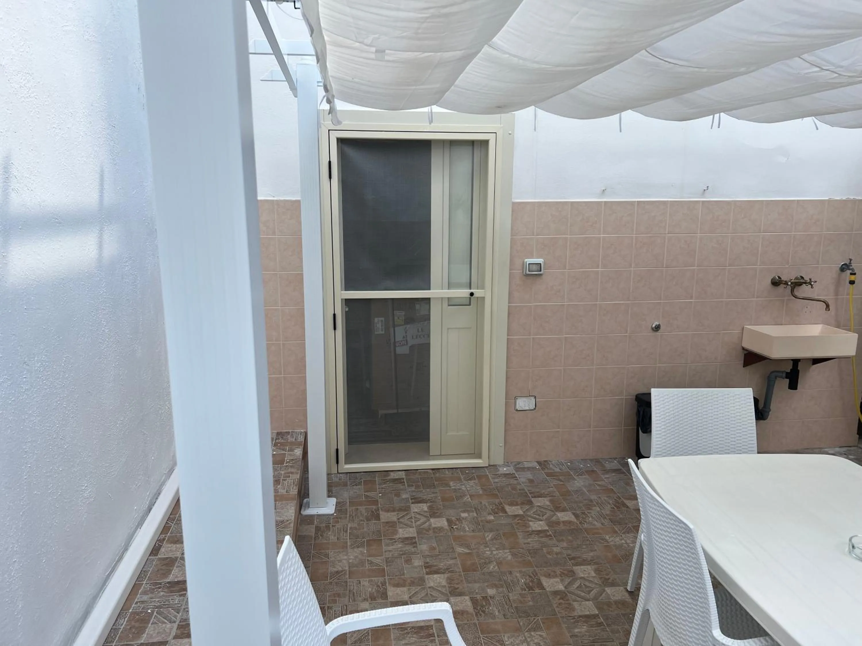 Inner courtyard view in Notos b&b