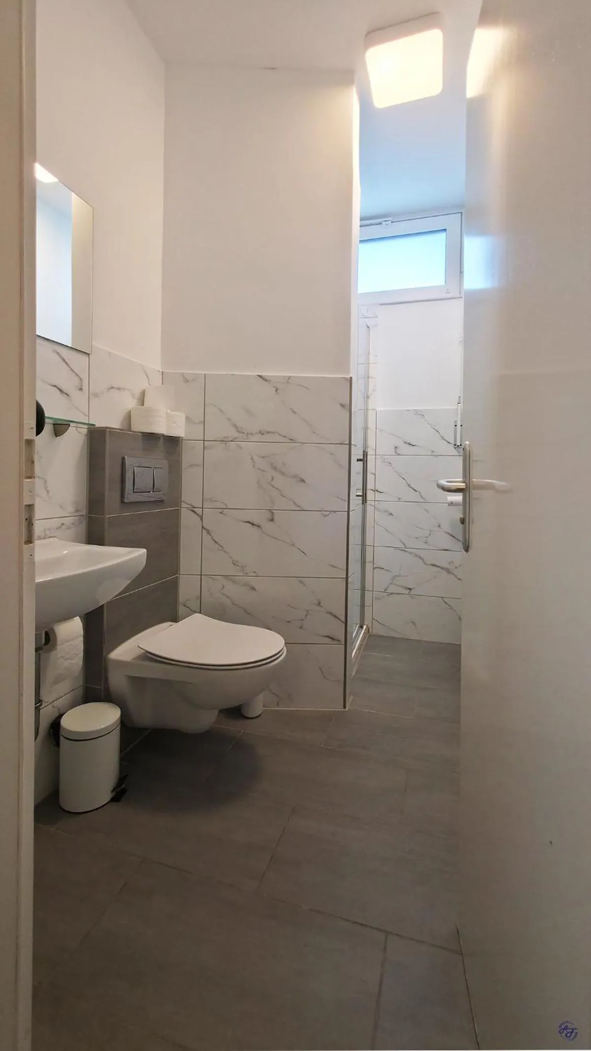 Shower in Hotel Sofia