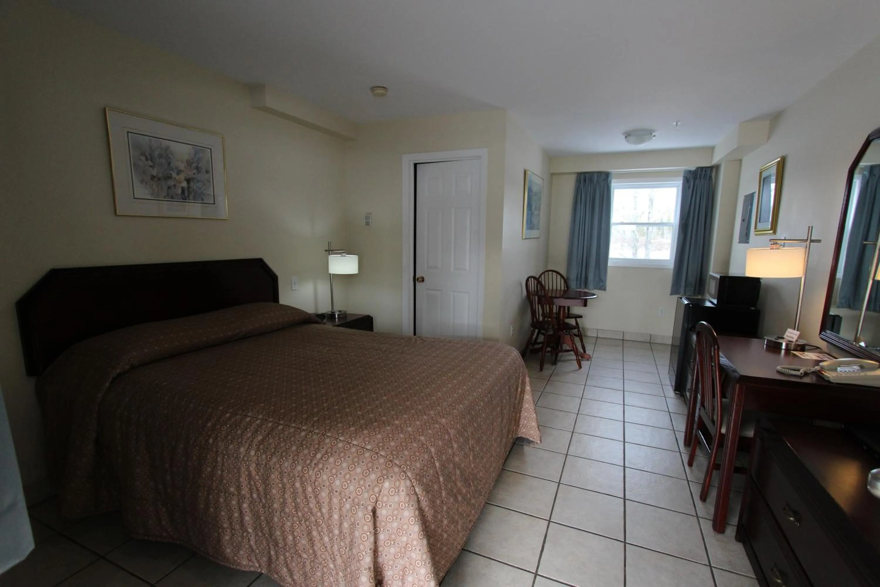 Photo of the whole room, Bed in Stardust Motel - Timberlea
