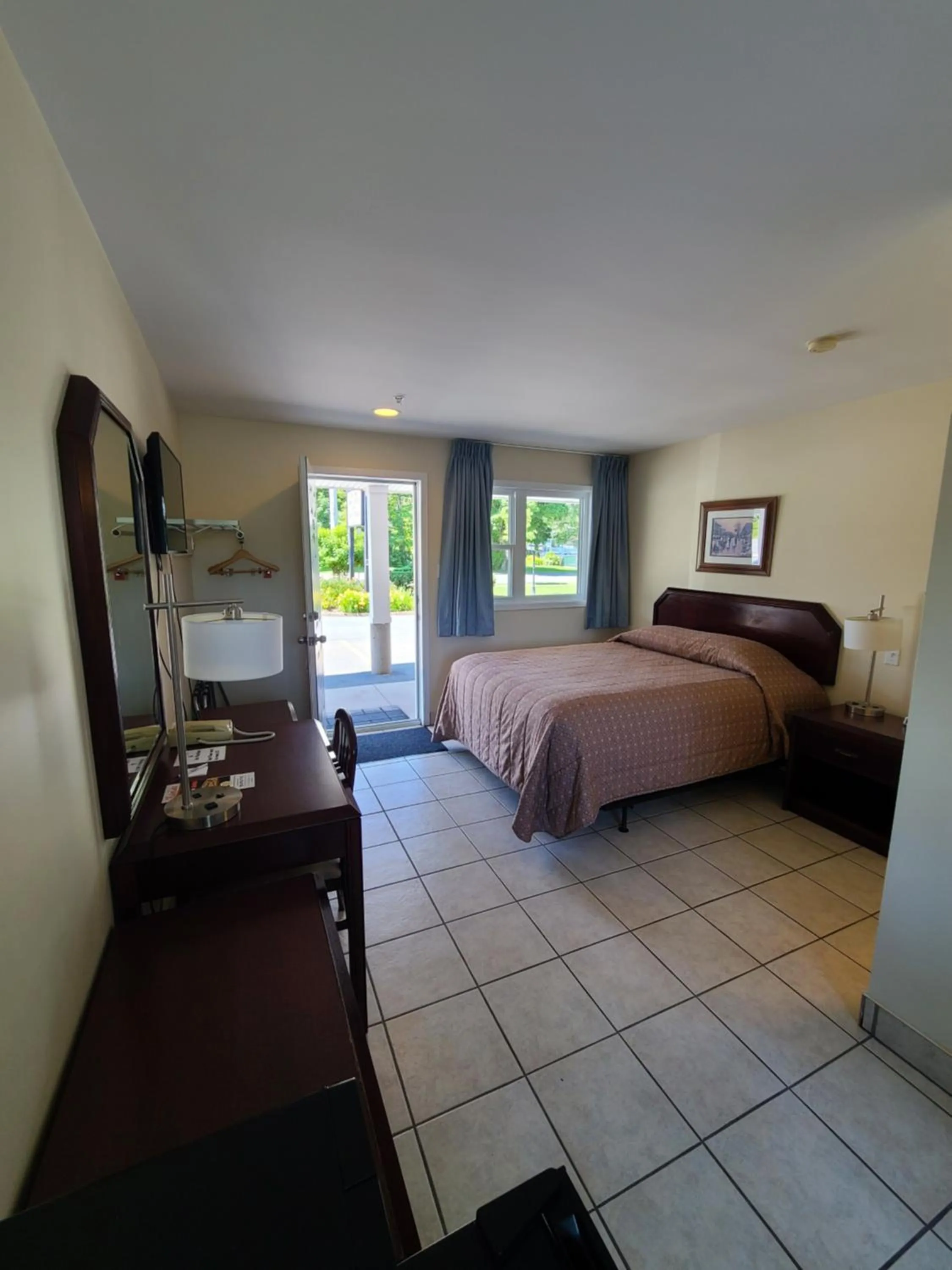 Photo of the whole room, Bed in Stardust Motel - Timberlea