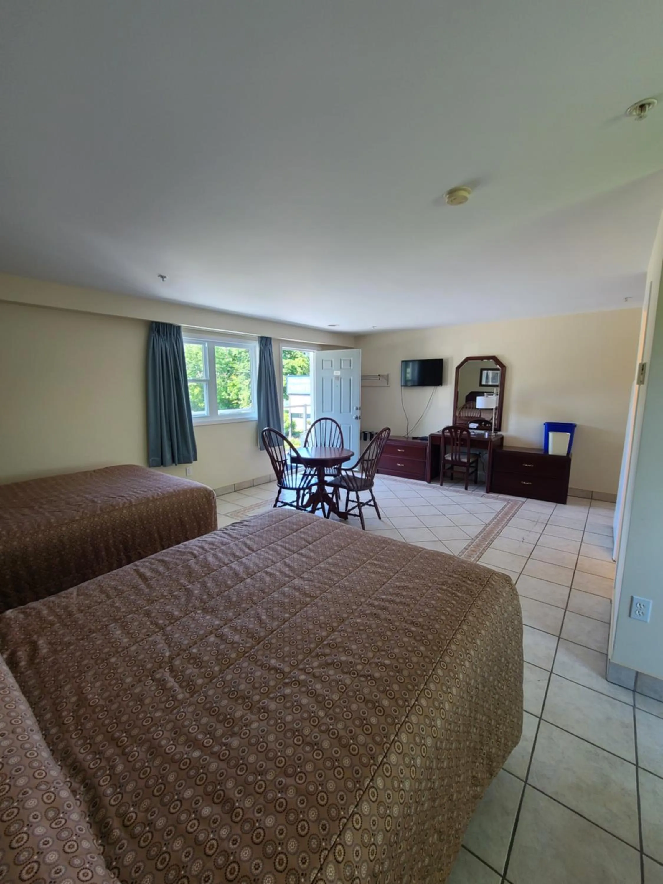 Photo of the whole room, Bed in Stardust Motel - Timberlea